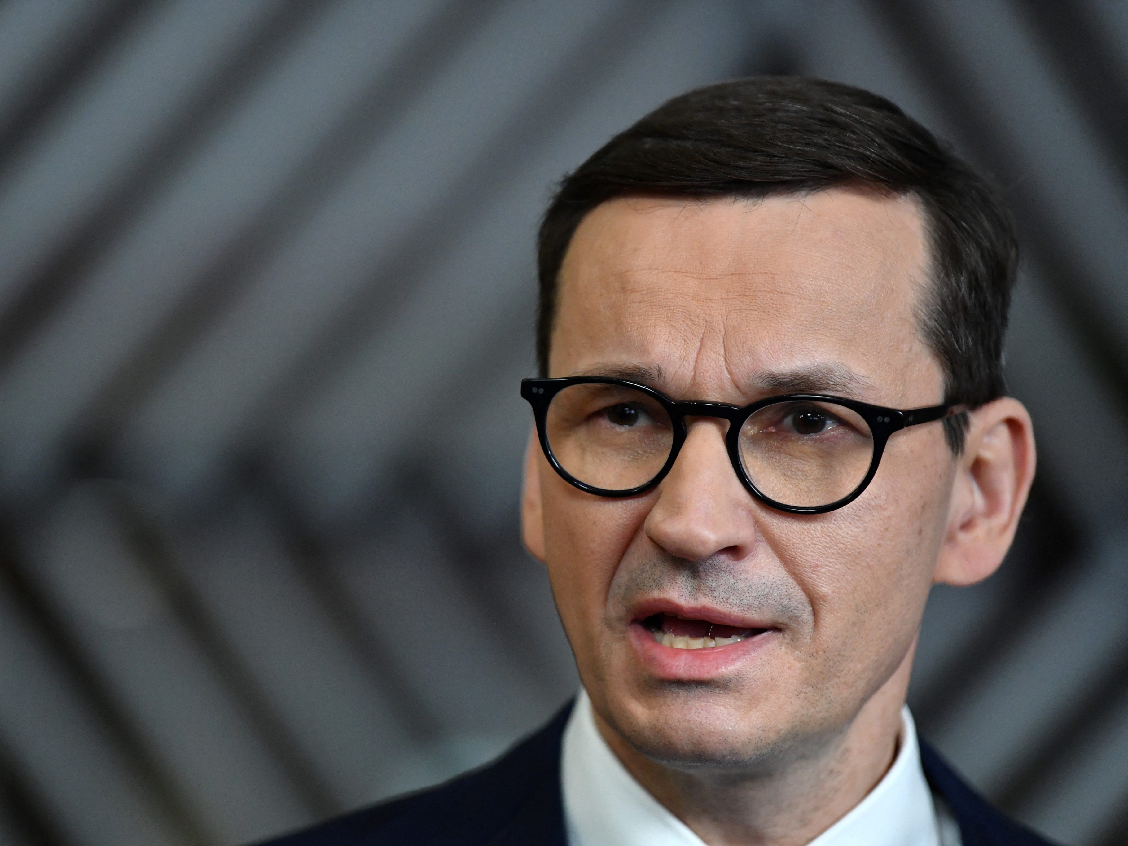 Morawiecki hat eine Sperre des polnischen Luftraums für russische Flugzeuge angekündigt. Morawiecki hat eine Sperre des polnischen Luftraums für russische Flugzeuge angekündigt.