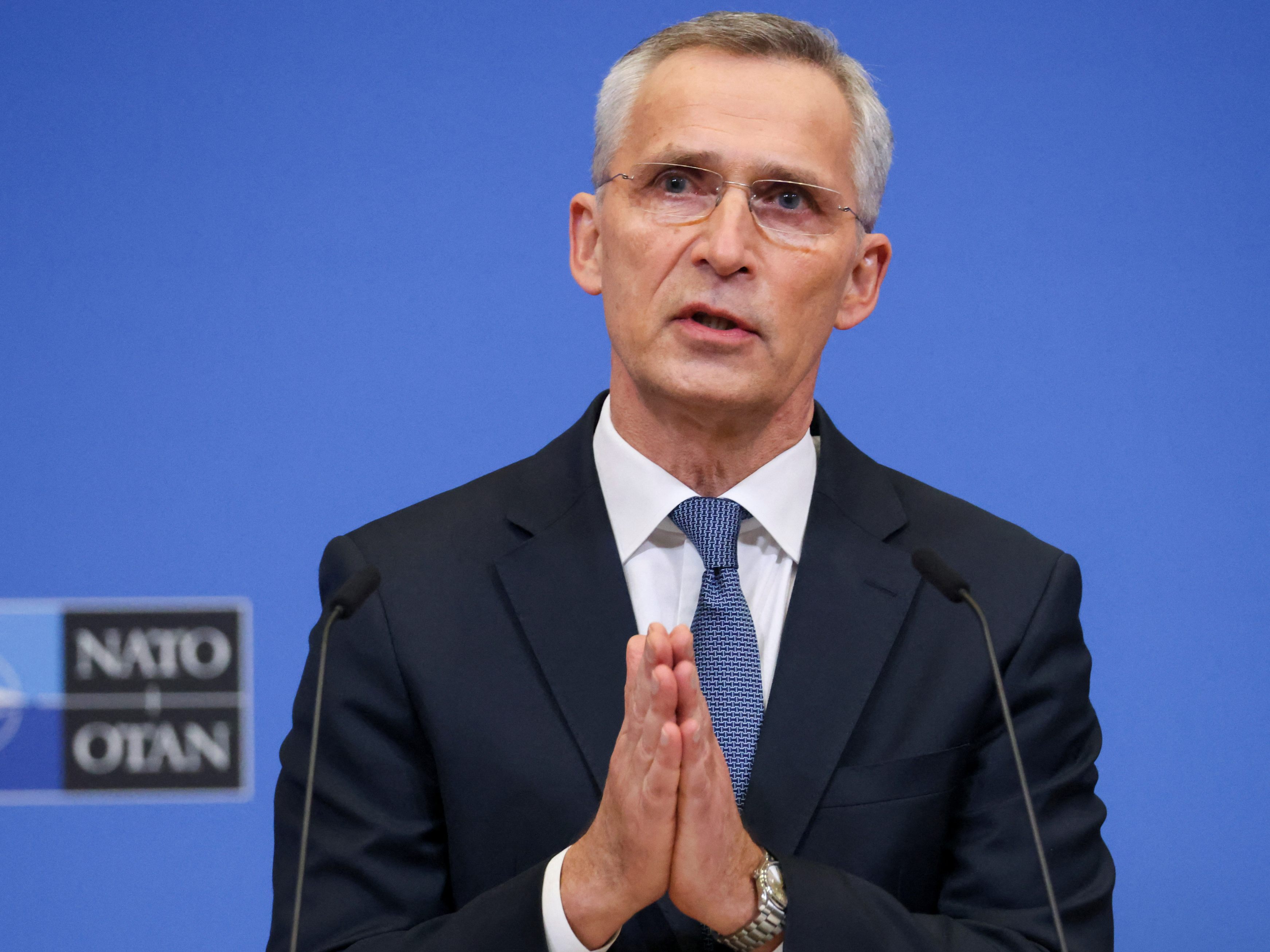 NATO-Generalsekretär Jens Stoltenberg zeigte sich über Putins Ankündigung besorgt. NATO-Generalsekretär Jens Stoltenberg zeigte sich über Putins Ankündigung besorgt.