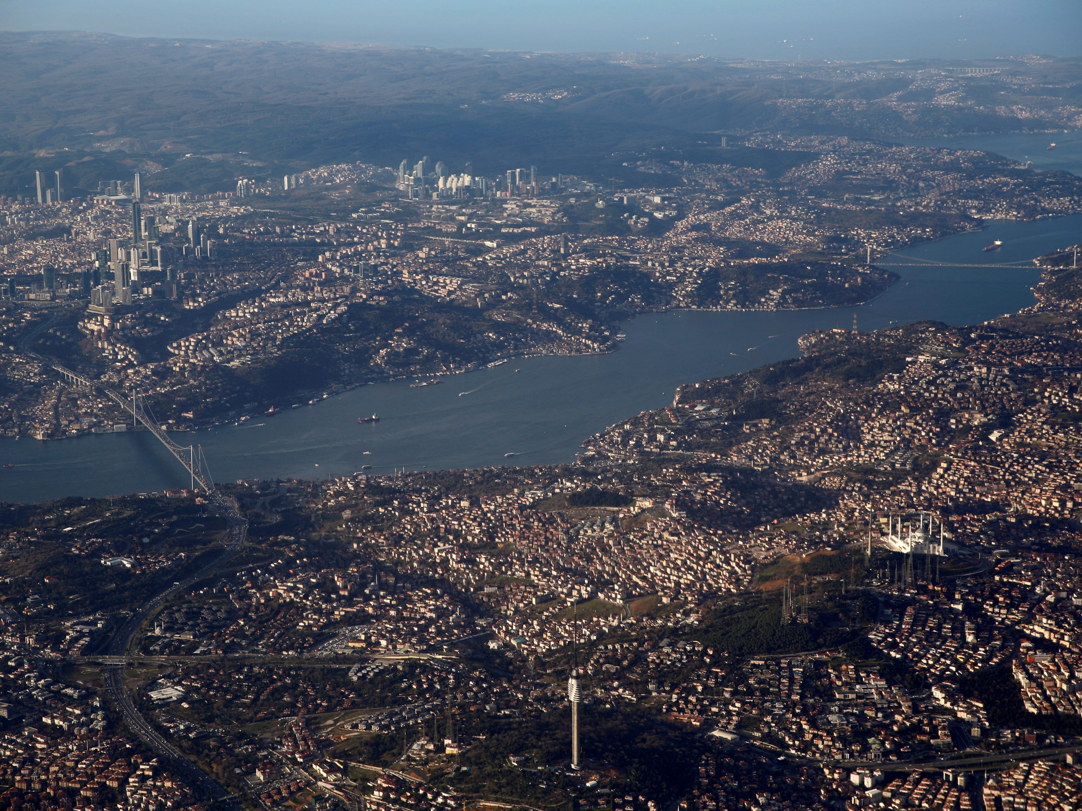 Türkei sperrt Bosporus und Dardanellen für Kriegsschiffe. Türkei sperrt Bosporus und Dardanellen für Kriegsschiffe.