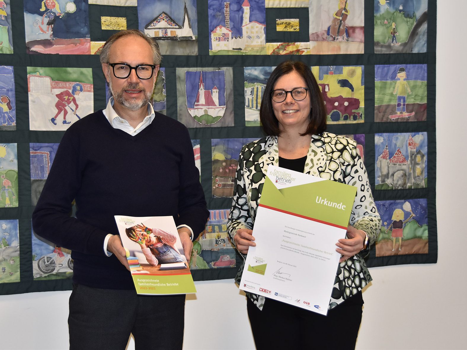 Markus Strolz, Leiter der Sozialzentrum GmbH Rankweil, und Bürgermeisterin Katharina Wöß-Krall freuten sich über die Auszeichnung.
