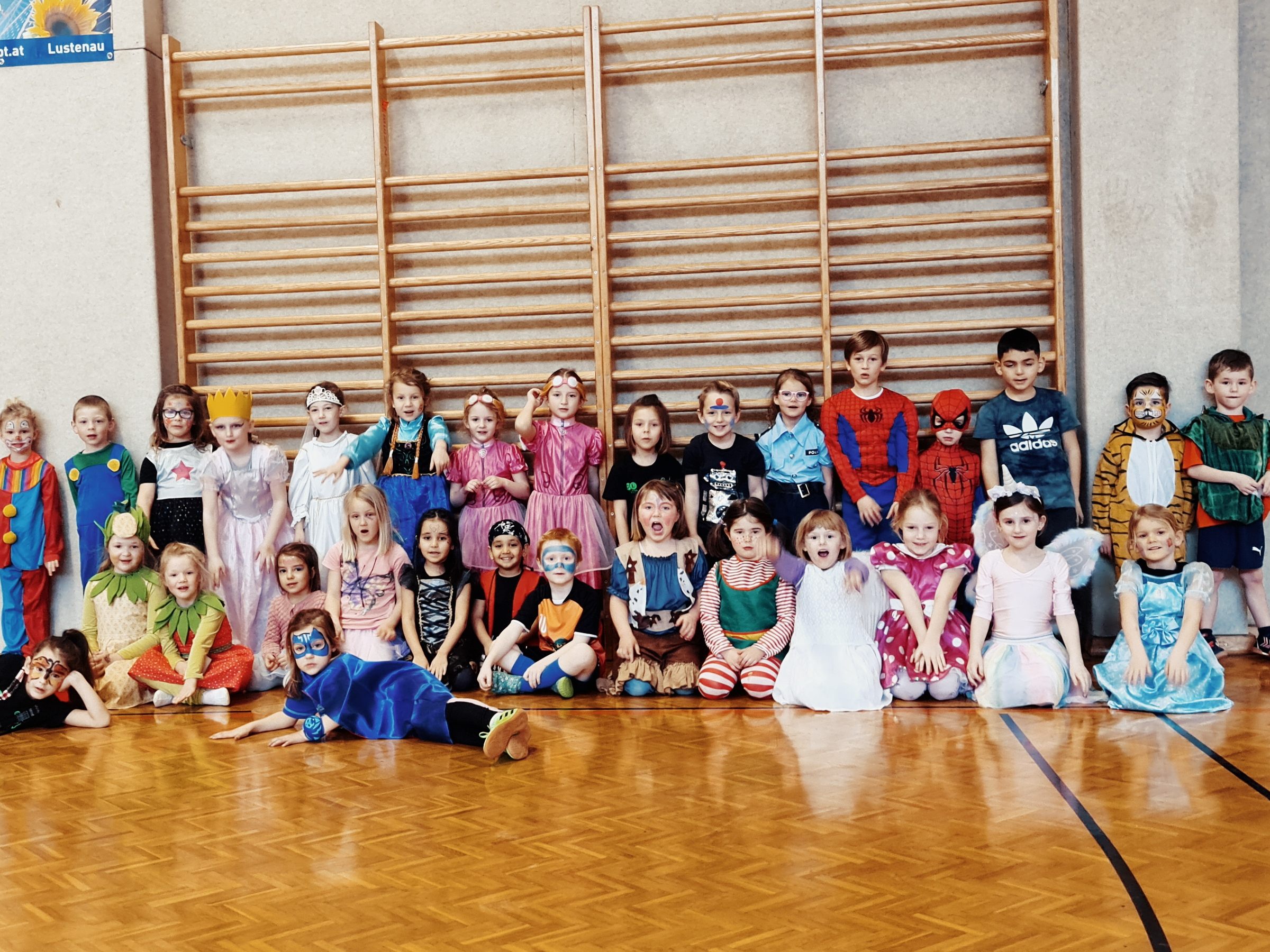 Die Kinder vom Ballzirkus ließen die fünfte Jahreszeit hochleben.