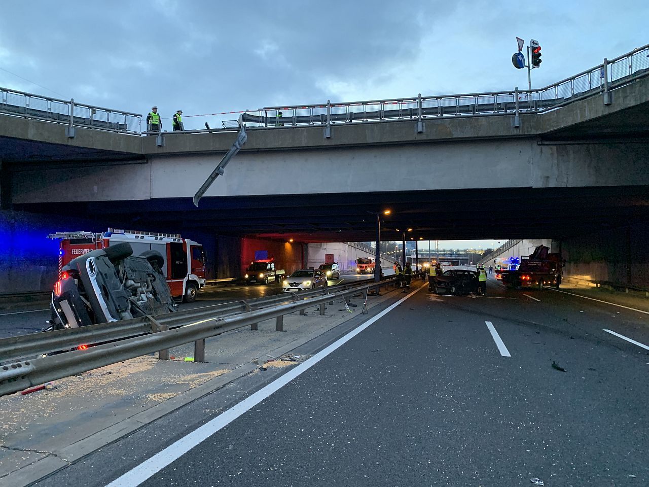 Ein Toter bei zwei spektakulären Unfällen bei der Floridsdorfer Brücke