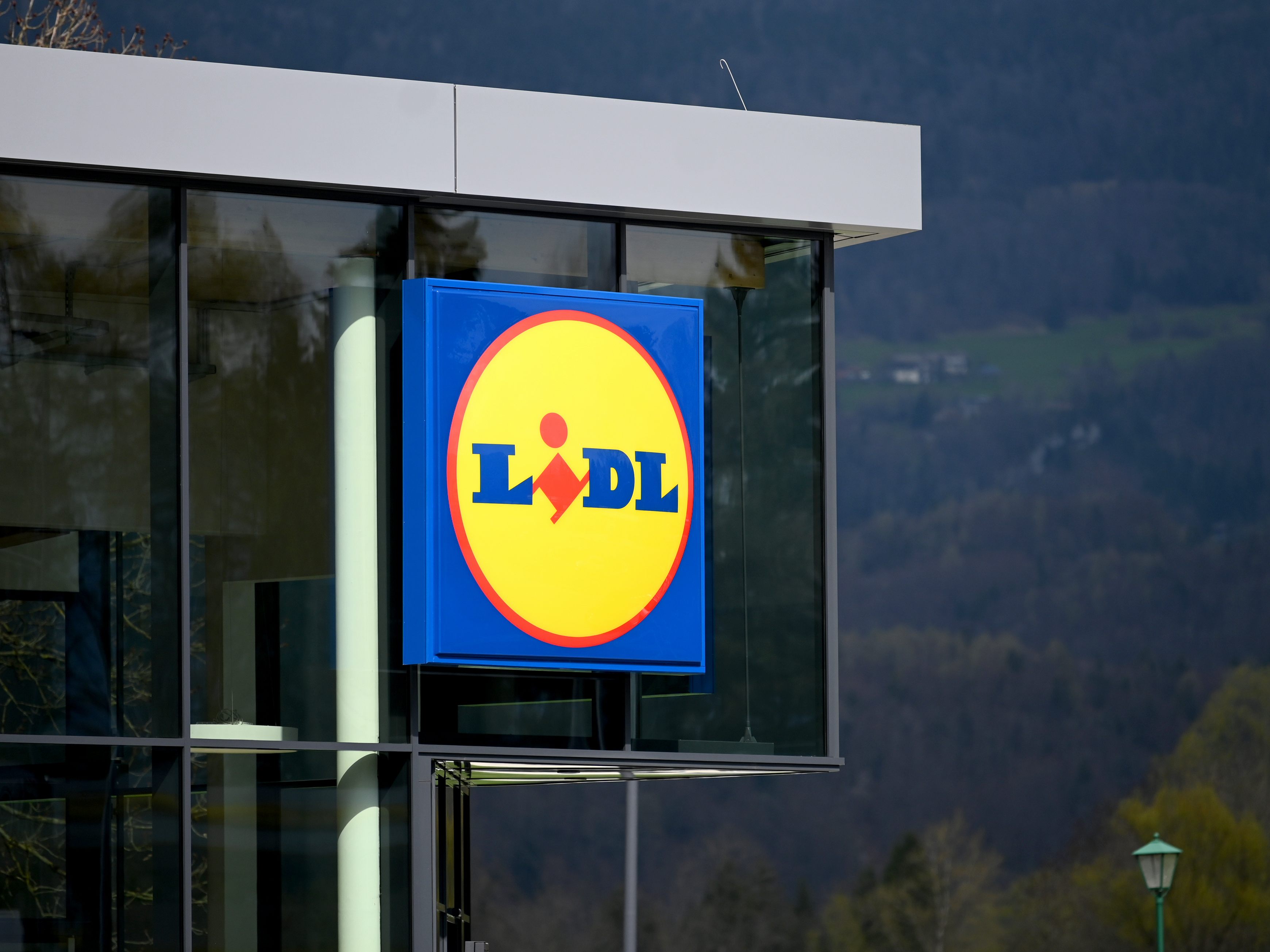 Lidl Österreich hebt Mindesteinstiegsgehälter an. Lidl Österreich hebt Mindesteinstiegsgehälter an.