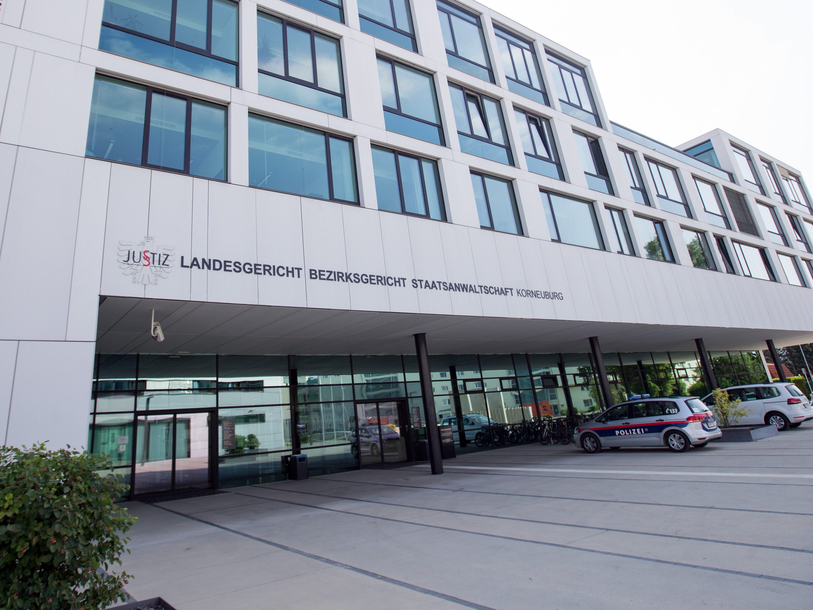 Das Landesgericht in Korneuburg gab einer Klage des VKI Recht, wonach die Bewerbung eines "Corona-Sprays" irreführend sei.