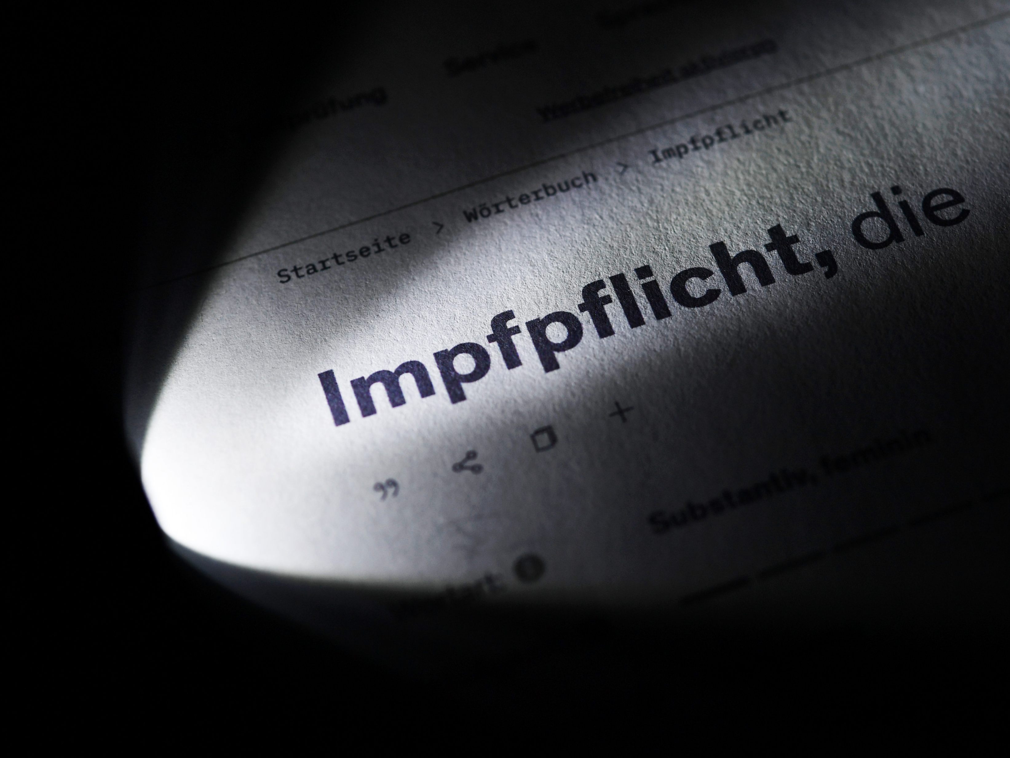 Eine Expertenkommission soll einen Bericht zur Corona-Impfpflicht bis 8. März vorlegen. Eine Expertenkommission soll einen Bericht zur Corona-Impfpflicht bis 8. März vorlegen.