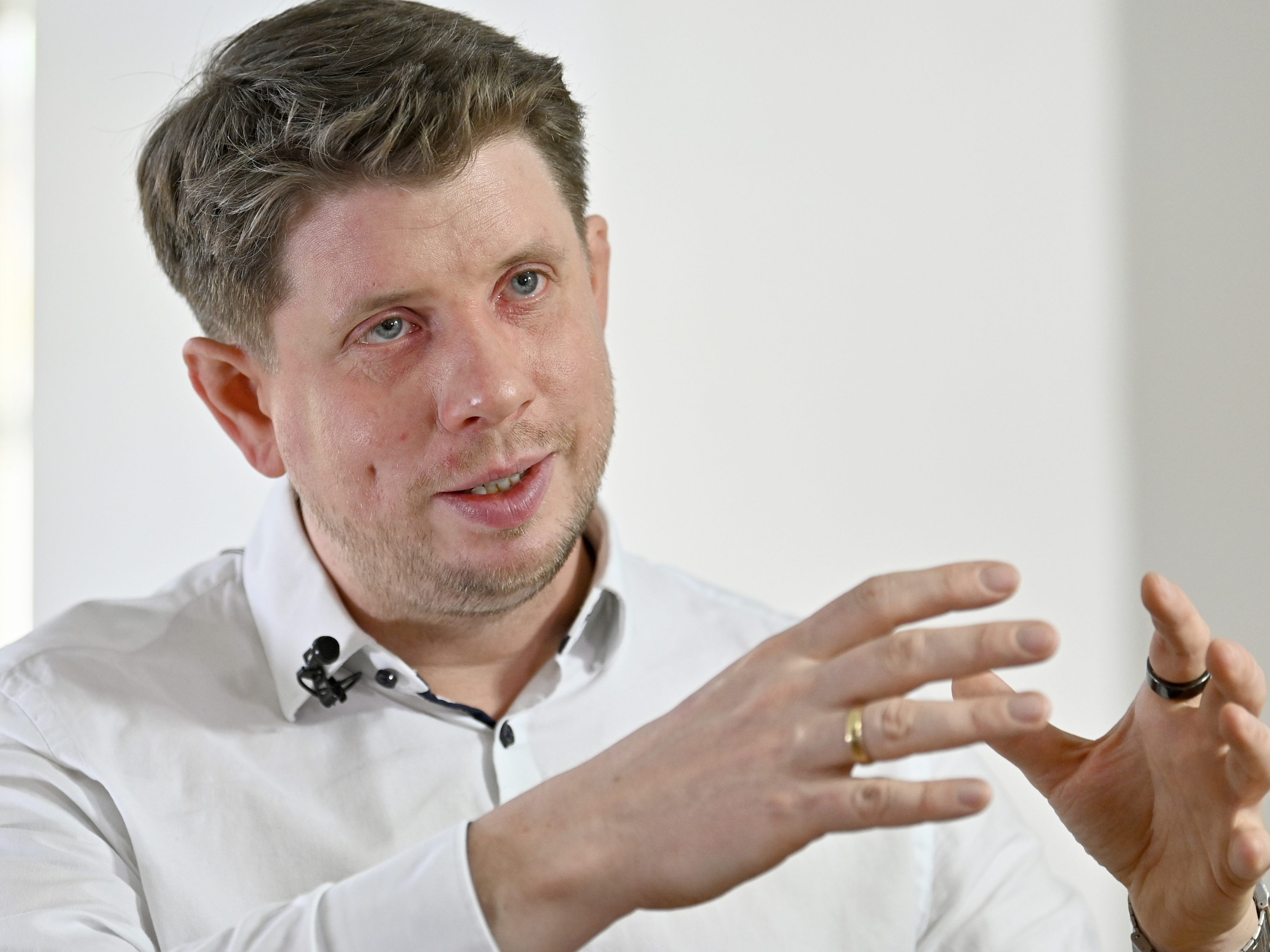 Komplexitätsforscher Peter Klimek sieht die Lockerungen der Corona-Maßnahmen als "vertretbar" an.