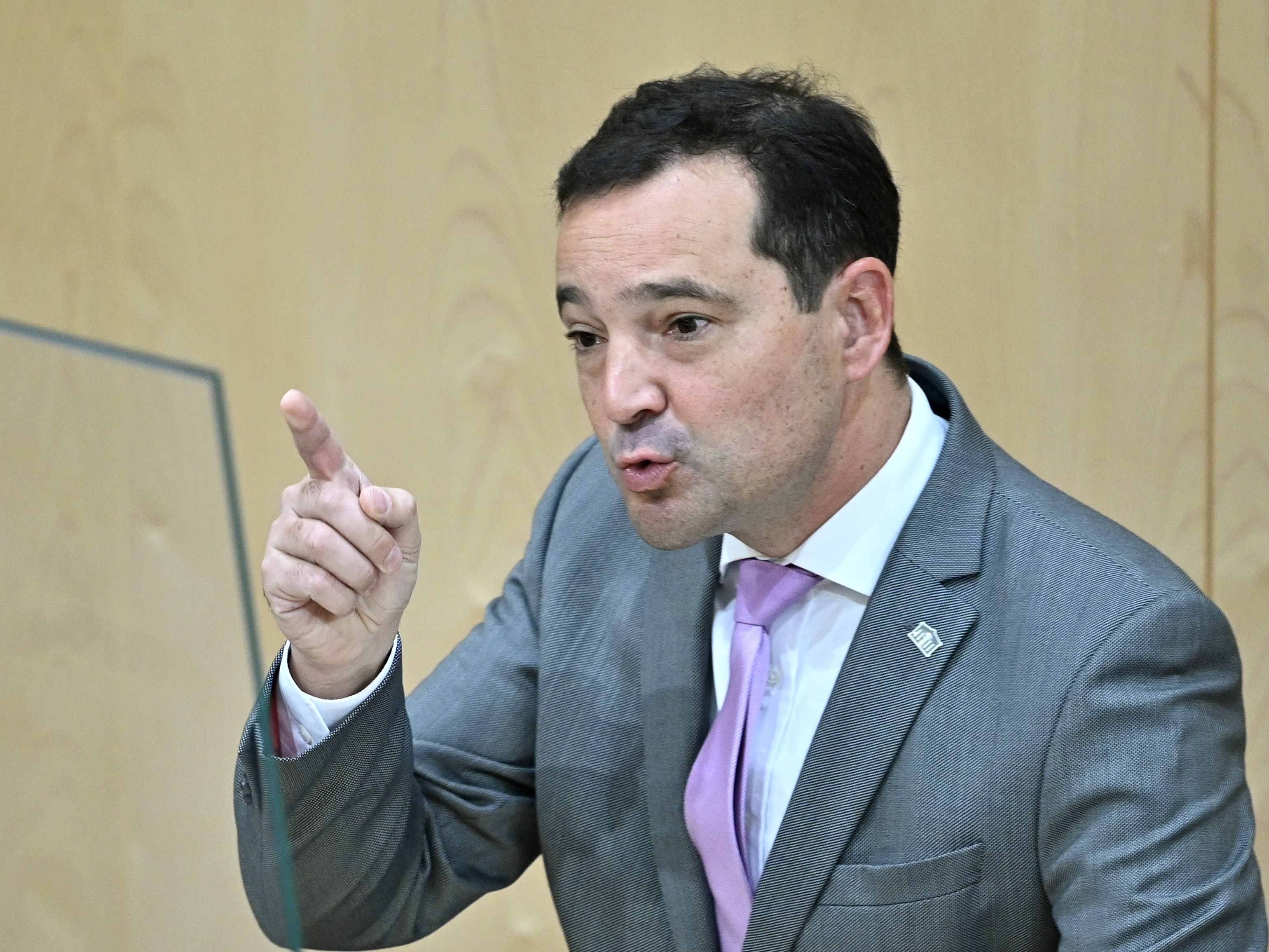 Die Corona-Lockerungen sind in den Augen von Gerald Loacker "längst überfällig".