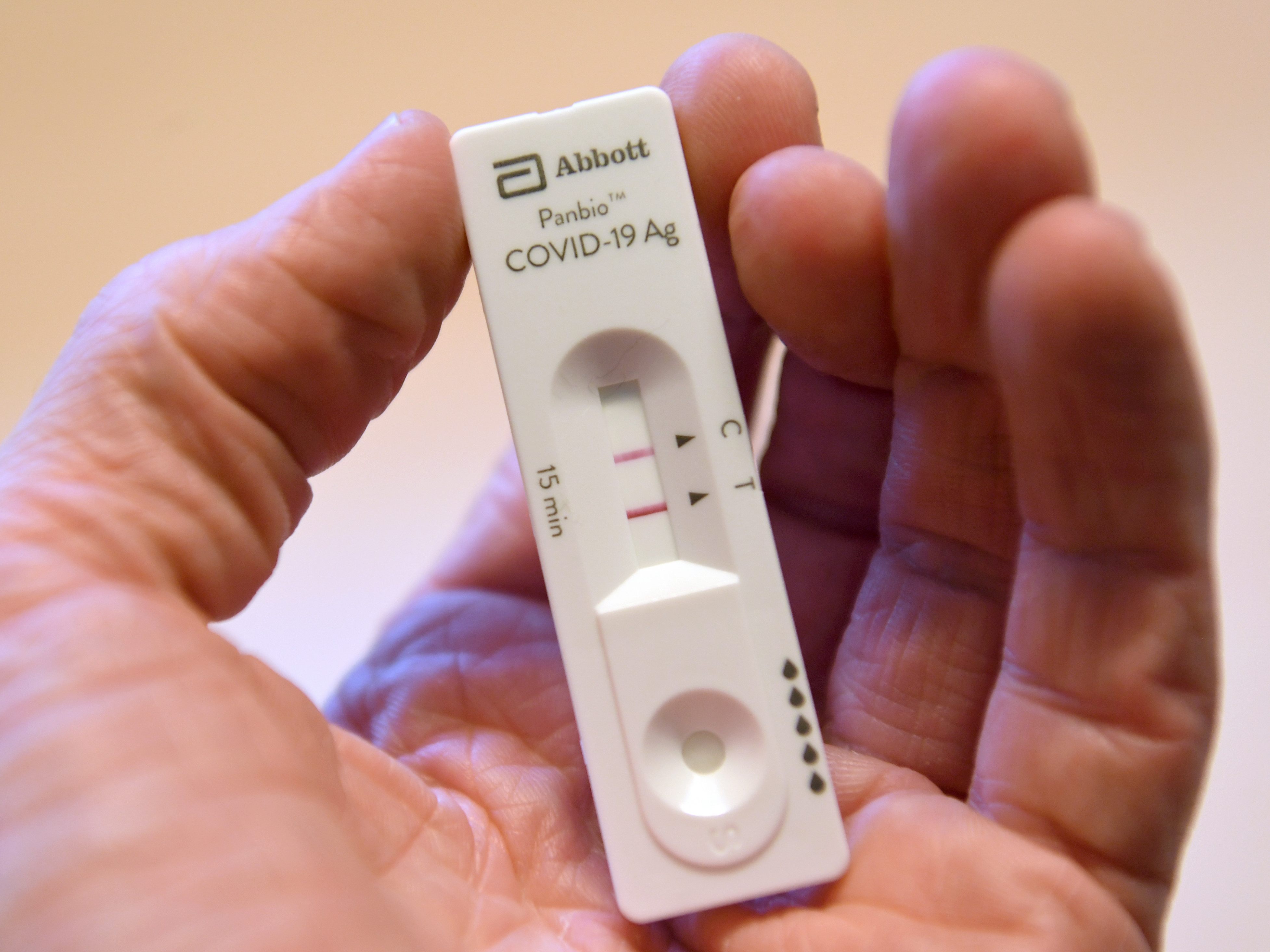 Trotz positiven Corona-Tests begab sich die Erzieherin nicht in Heimquarantäne. Trotz positiven Corona-Tests begab sich die Erzieherin nicht in Heimquarantäne.