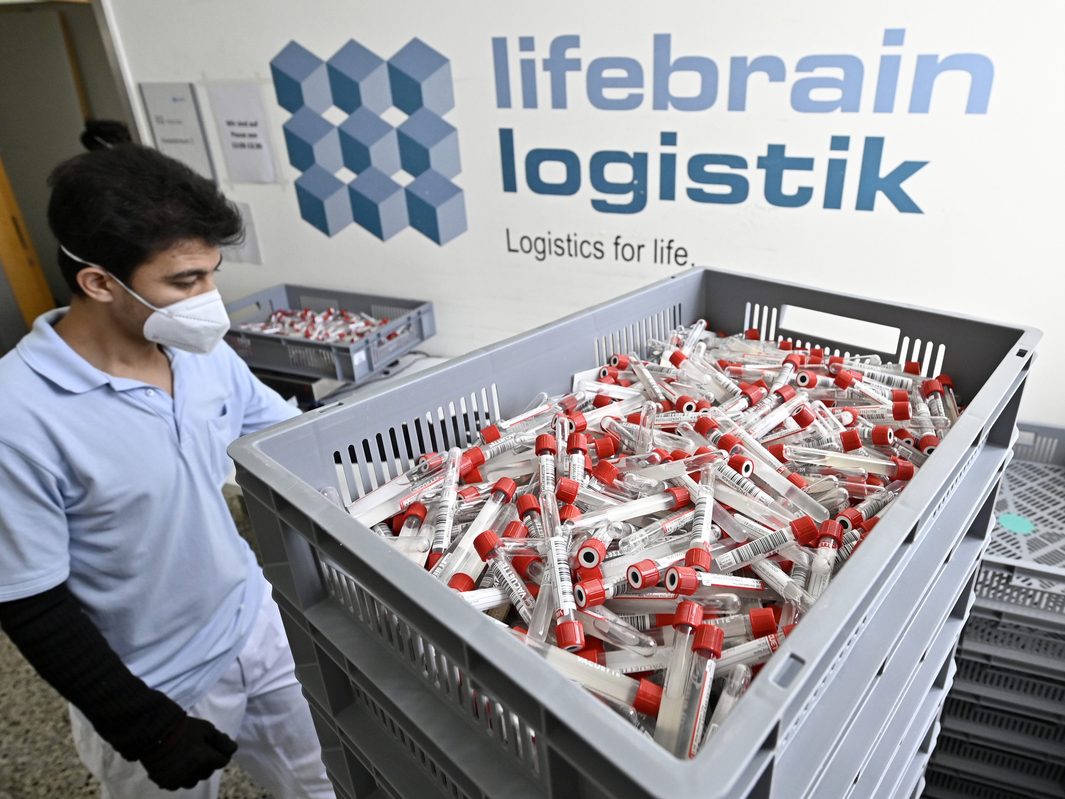 Der Laboranbieter Lifebrain am Standort in der Klinik Wien-Penzing wertet die PCR-Tests des "Alles gurgelt"-Programms aus. Der Laboranbieter Lifebrain am Standort in der Klinik Wien-Penzing wertet die PCR-Tests des "Alles gurgelt"-Programms aus.
