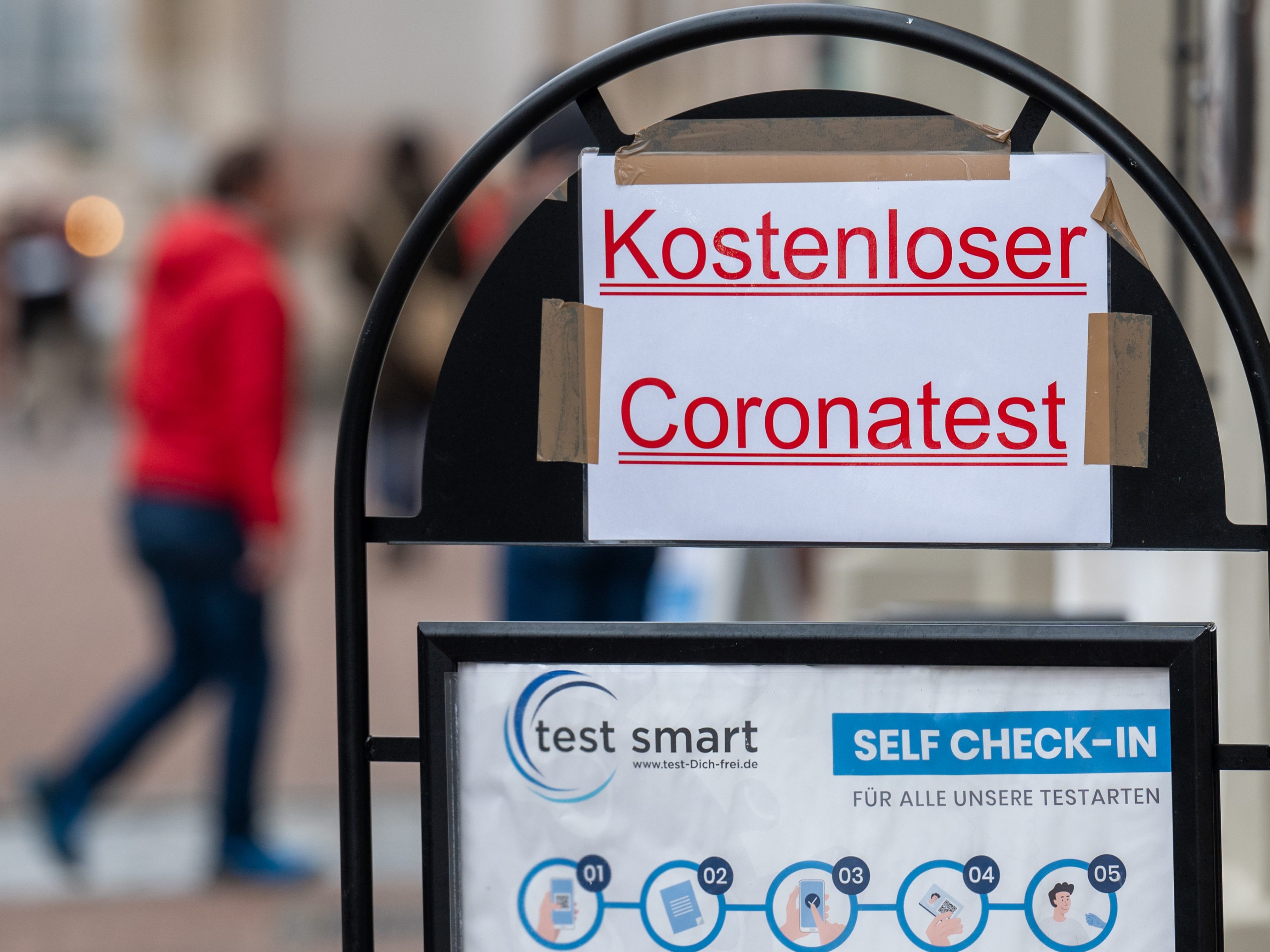 Magnus Brunner (ÖVP) sieht mit den Öffnungen die gratis Coronatests als obsolet. Magnus Brunner (ÖVP) sieht mit den Öffnungen die gratis Coronatests als obsolet.