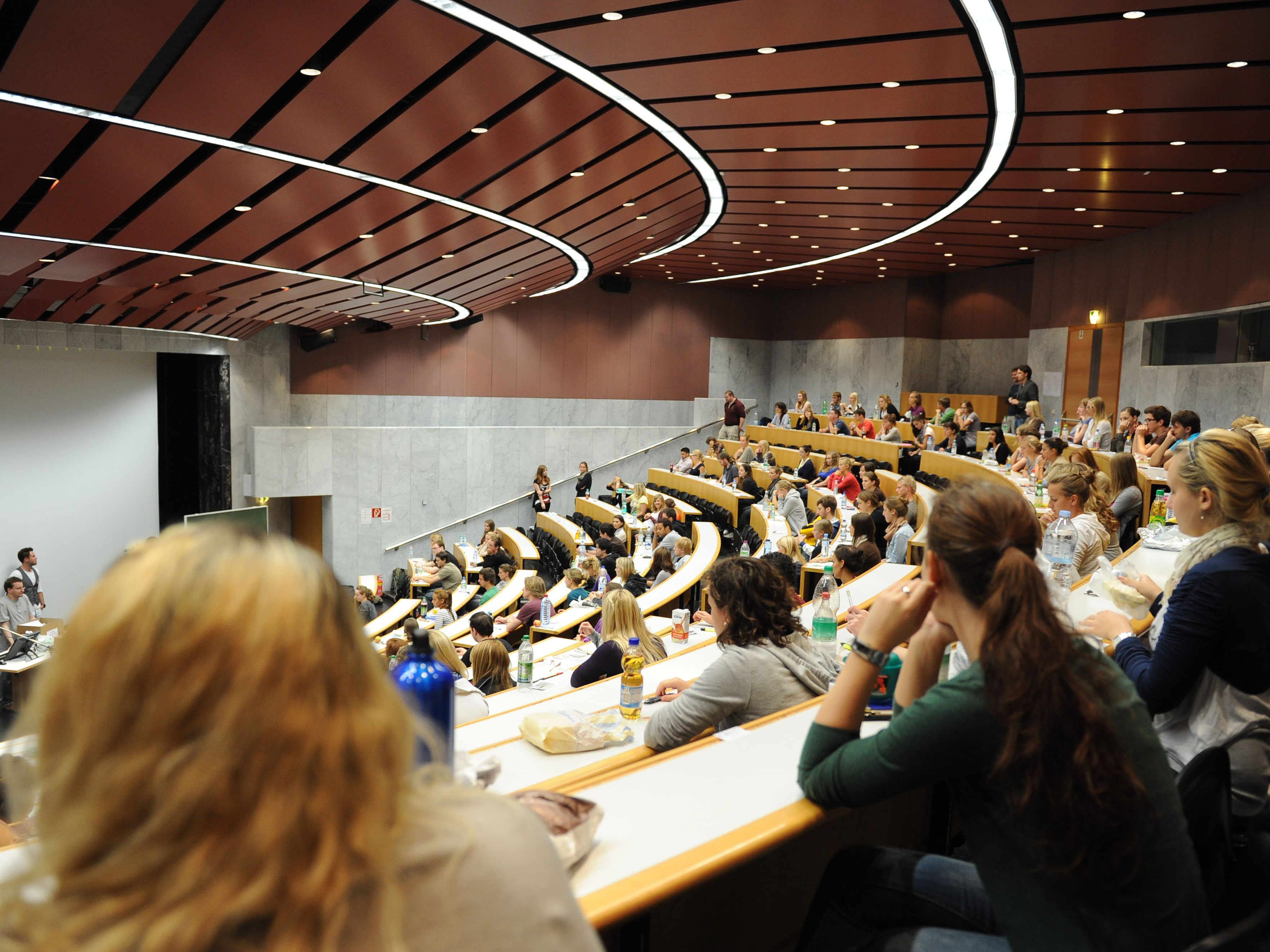 Corona-Maßnahmen: Hochschulen sollen weiter autonom entscheiden. Corona-Maßnahmen: Hochschulen sollen weiter autonom entscheiden.