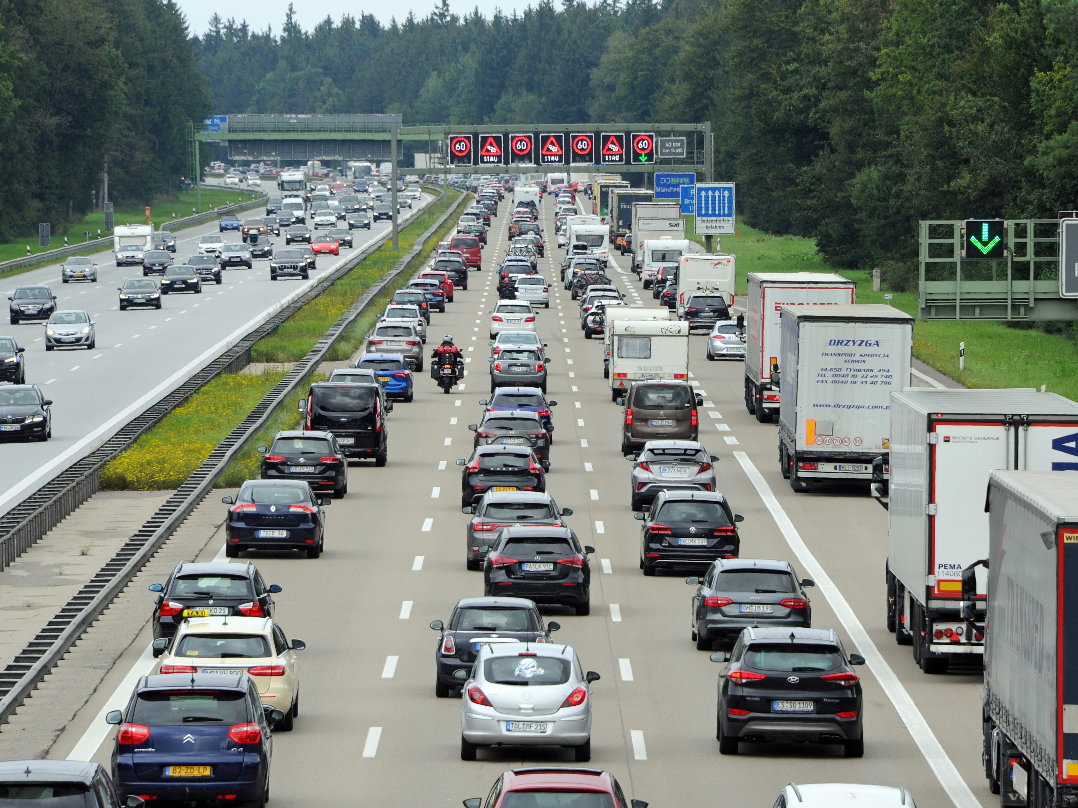 Laut Ö3-Verkehrsredaktion ist am Wochenende wegen der Semesterferien mit Staus zu rechnen.