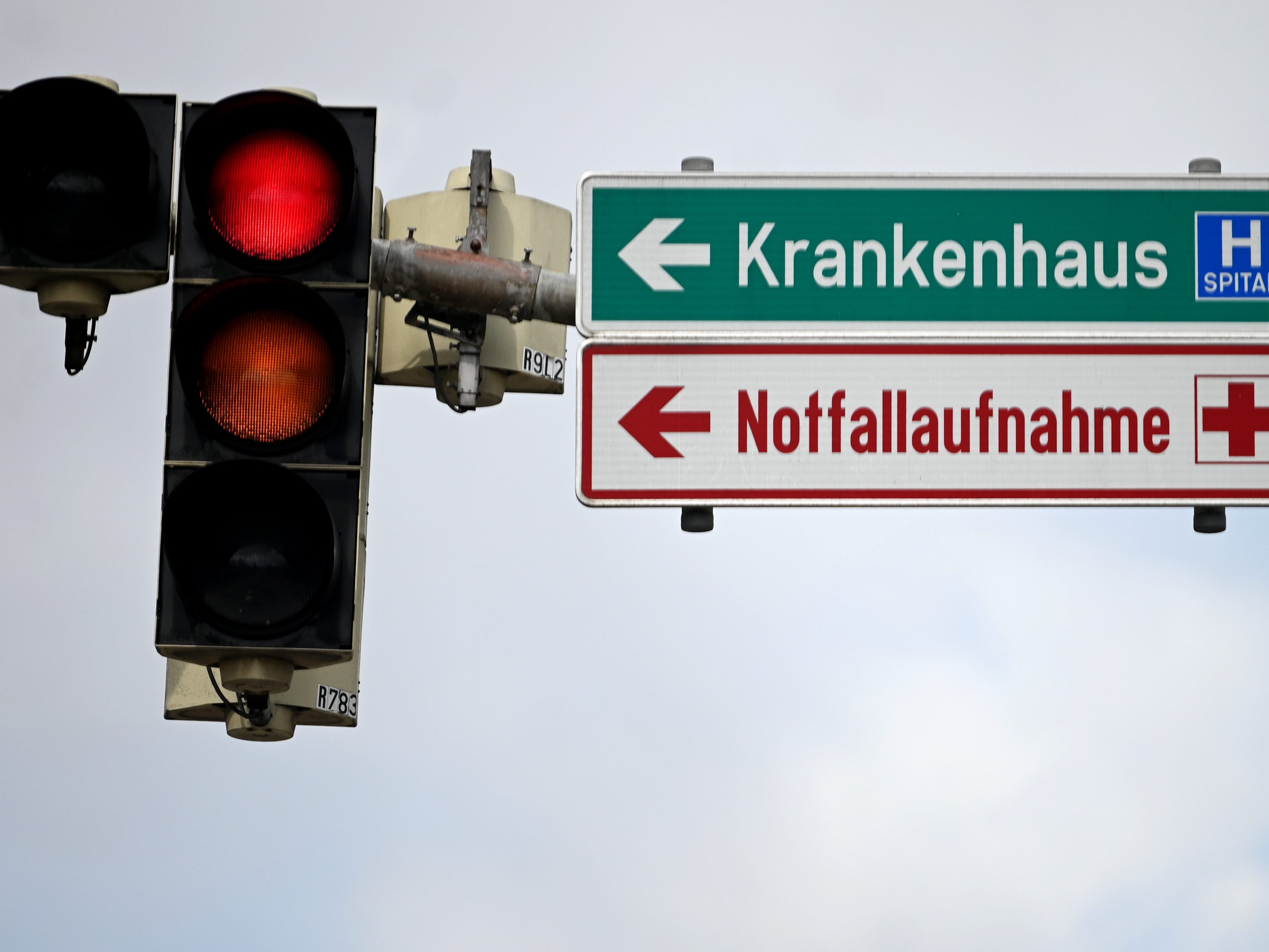 Eine Anfrage ergab, dass in der Pandemie viele Krankenhausstationen teils hunderte Tage geschlossen waren.