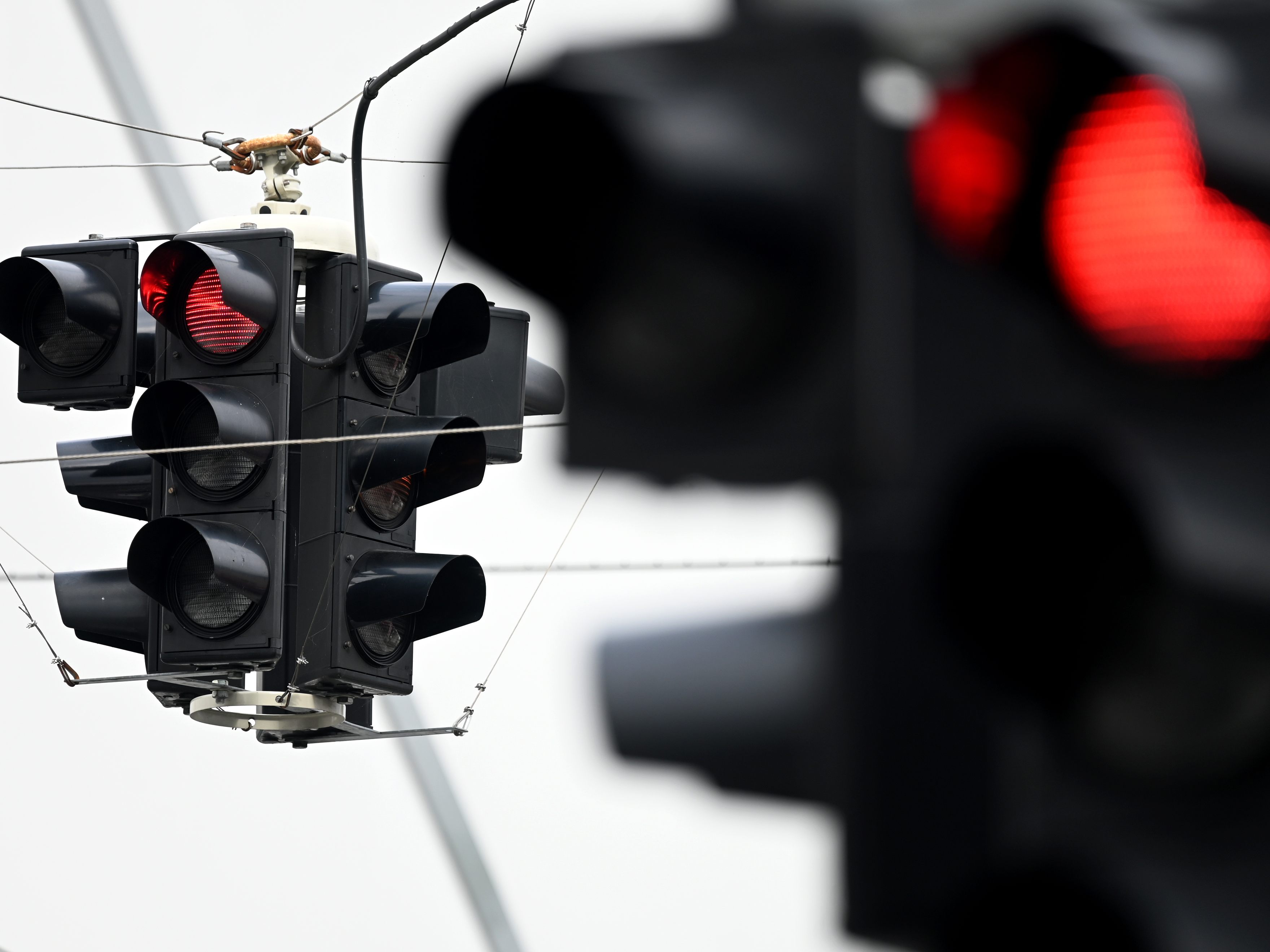 Die Corona-Ampel in Österreich leuchtet noch immer tiefrot.