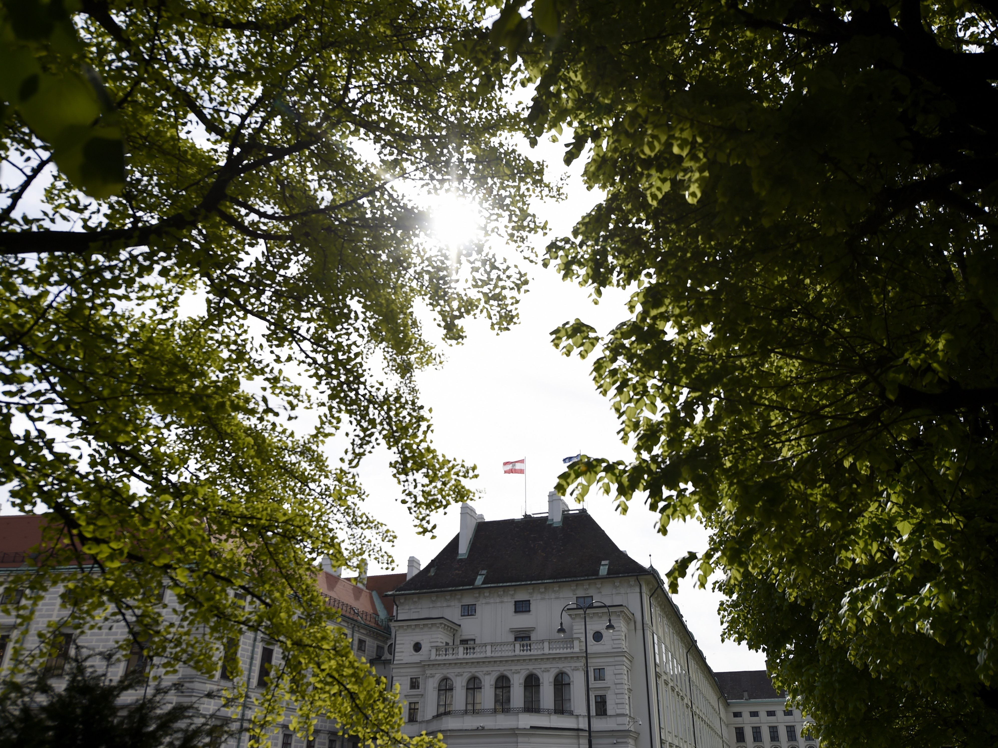 Die Bundespräsidentenwahl findet im Herbst statt. Die Bundespräsidentenwahl findet im Herbst statt.