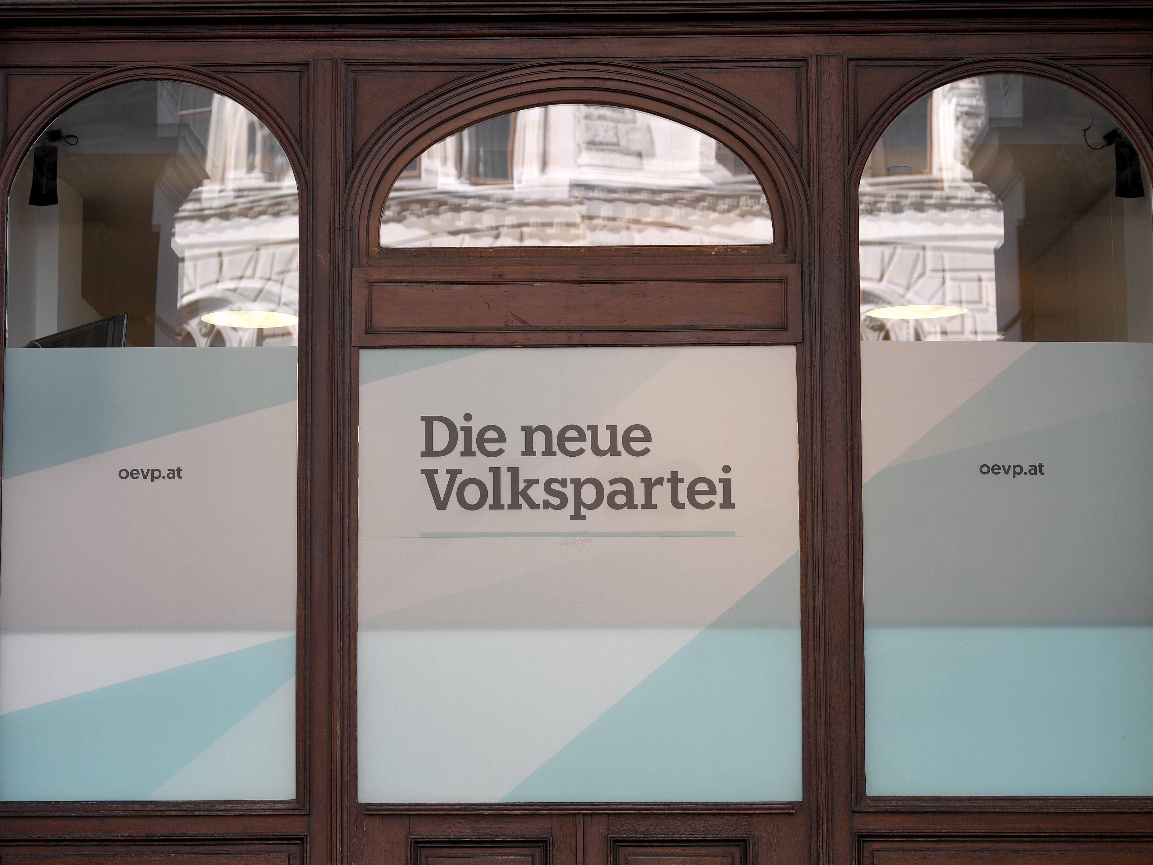 Bleibt die Koalition zwischen ÖVP und den Grünen weiter bestehen? Bleibt die Koalition zwischen ÖVP und den Grünen weiter bestehen?