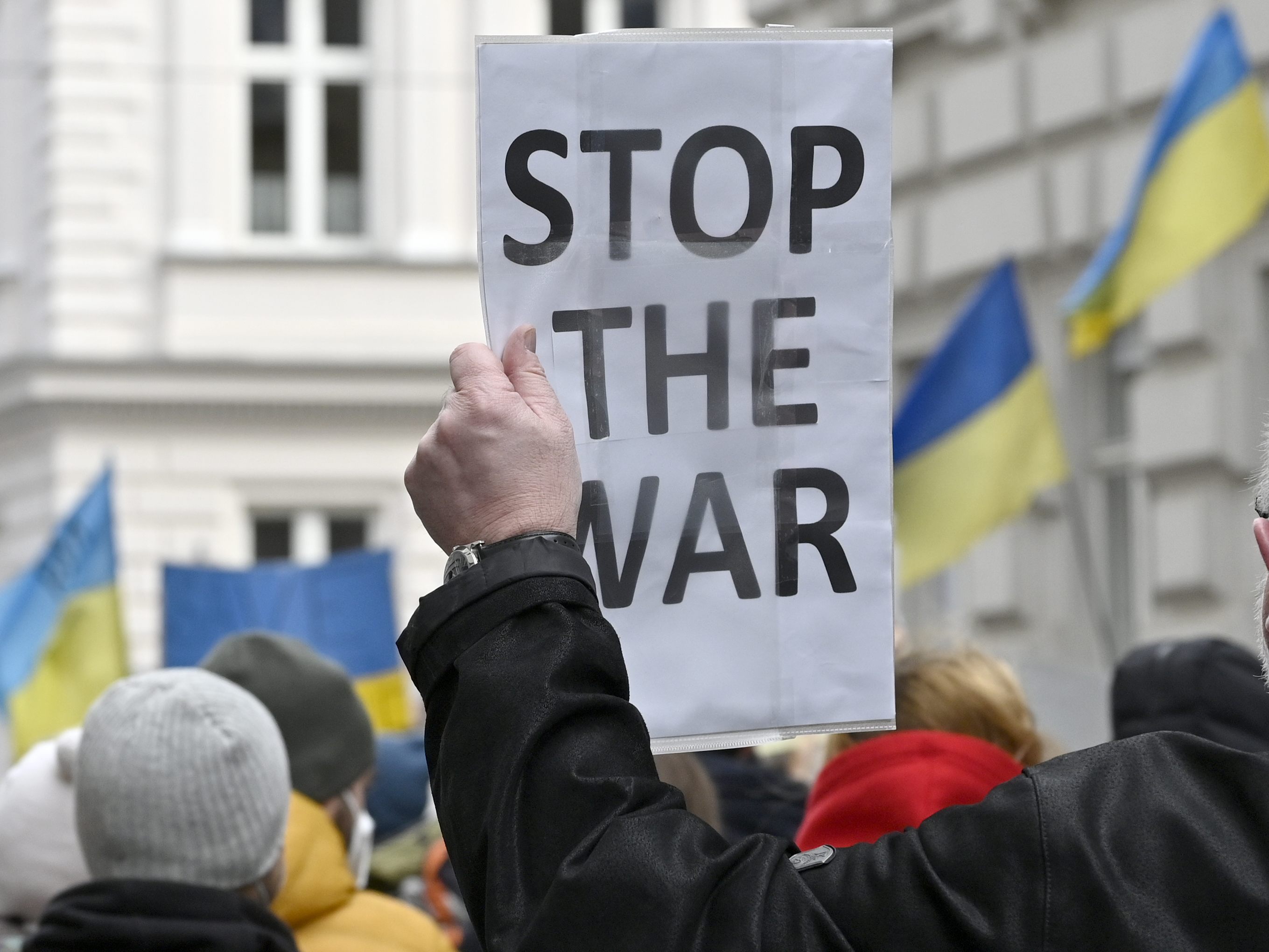 Eine Demonstration gegen den Einmarsch russischer Truppen in die Ukraine am Samstag in Wien. Auch die ukrainische Gemeinschaft in Wien bat Österreich um Unterstützung. Eine Demonstration gegen den Einmarsch russischer Truppen in die Ukraine am Samstag in Wien. Auch die ukrainische Gemeinschaft in Wien bat Österreich um Unterstützung.