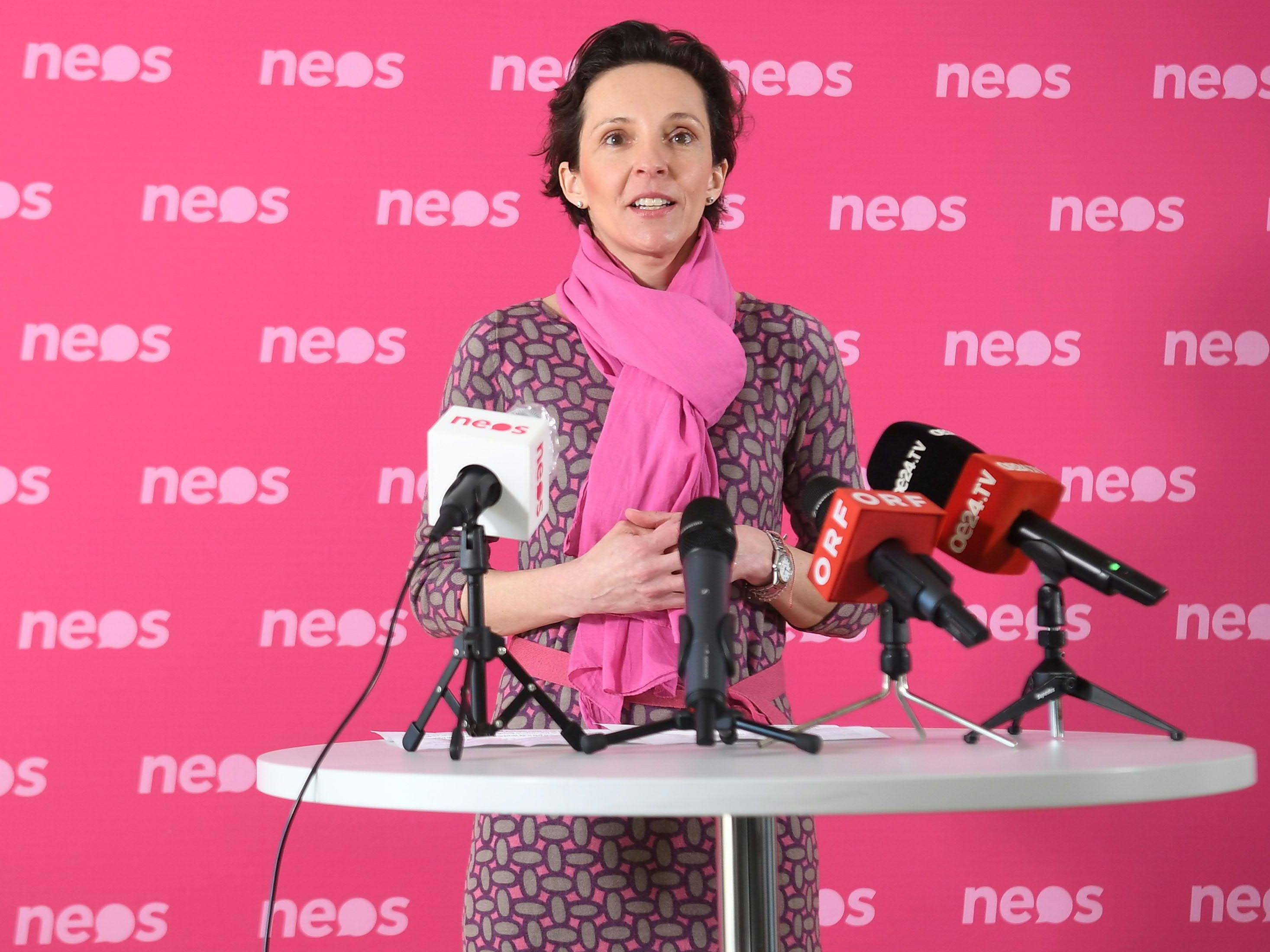 NEOS-Bildungssprecherin Martina Künsberg Sarre fordert eine baldige Rückkehr zur "Normalität" in den Schulen.