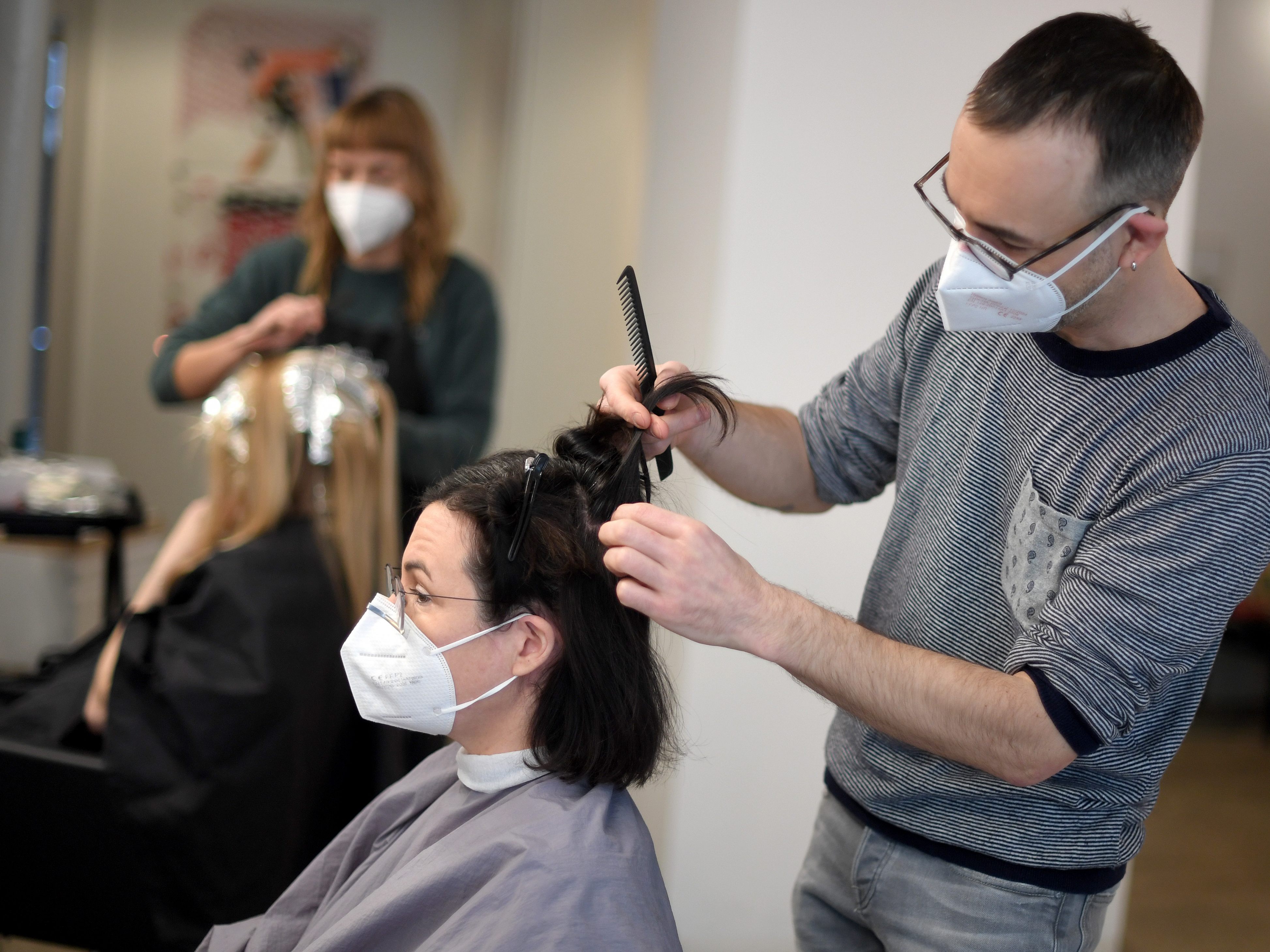 Friseure bangen noch um den 2G-Wegfall am 12. Februar wie im Handel. Friseure bangen noch um den 2G-Wegfall am 12. Februar wie im Handel.