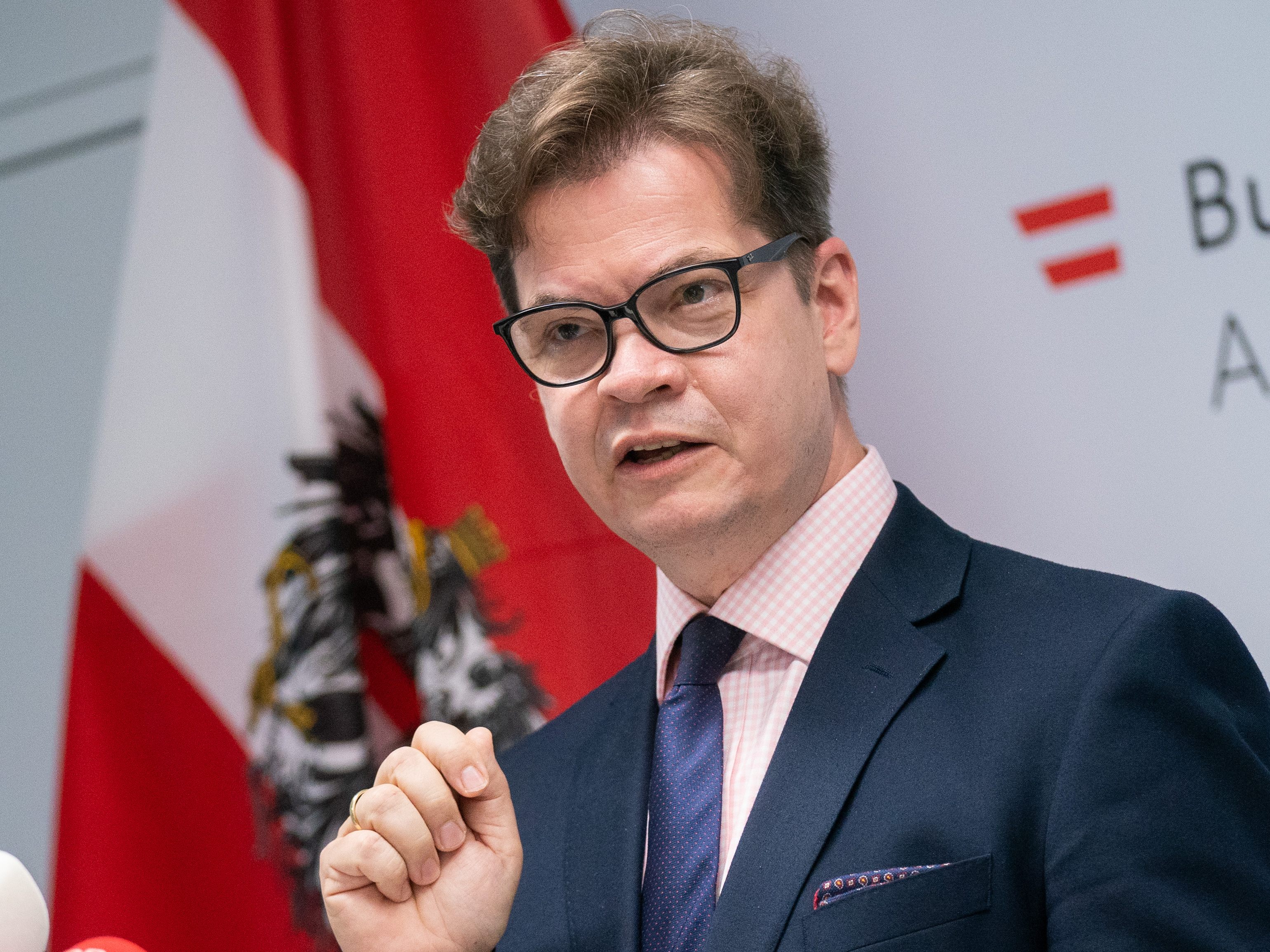 "Vermögenssteuern machen Österreich arm", erklärte Christoph Neumayer. "Vermögenssteuern machen Österreich arm", erklärte Christoph Neumayer.