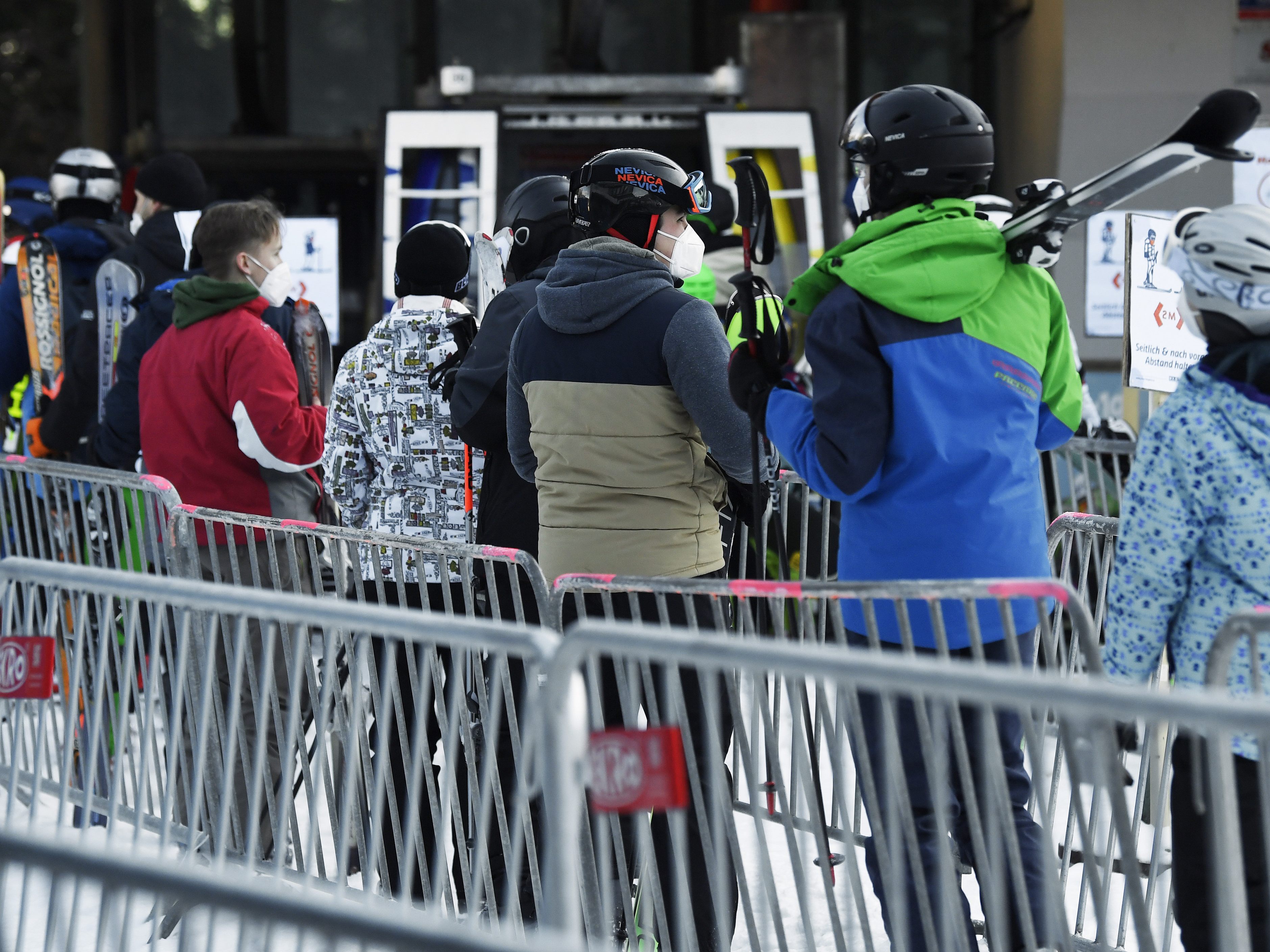 Täglich stehen 16.000 Tickets in sechs niederösterreichische Skigebieten zur Verfügung. Täglich stehen 16.000 Tickets in sechs niederösterreichische Skigebieten zur Verfügung.