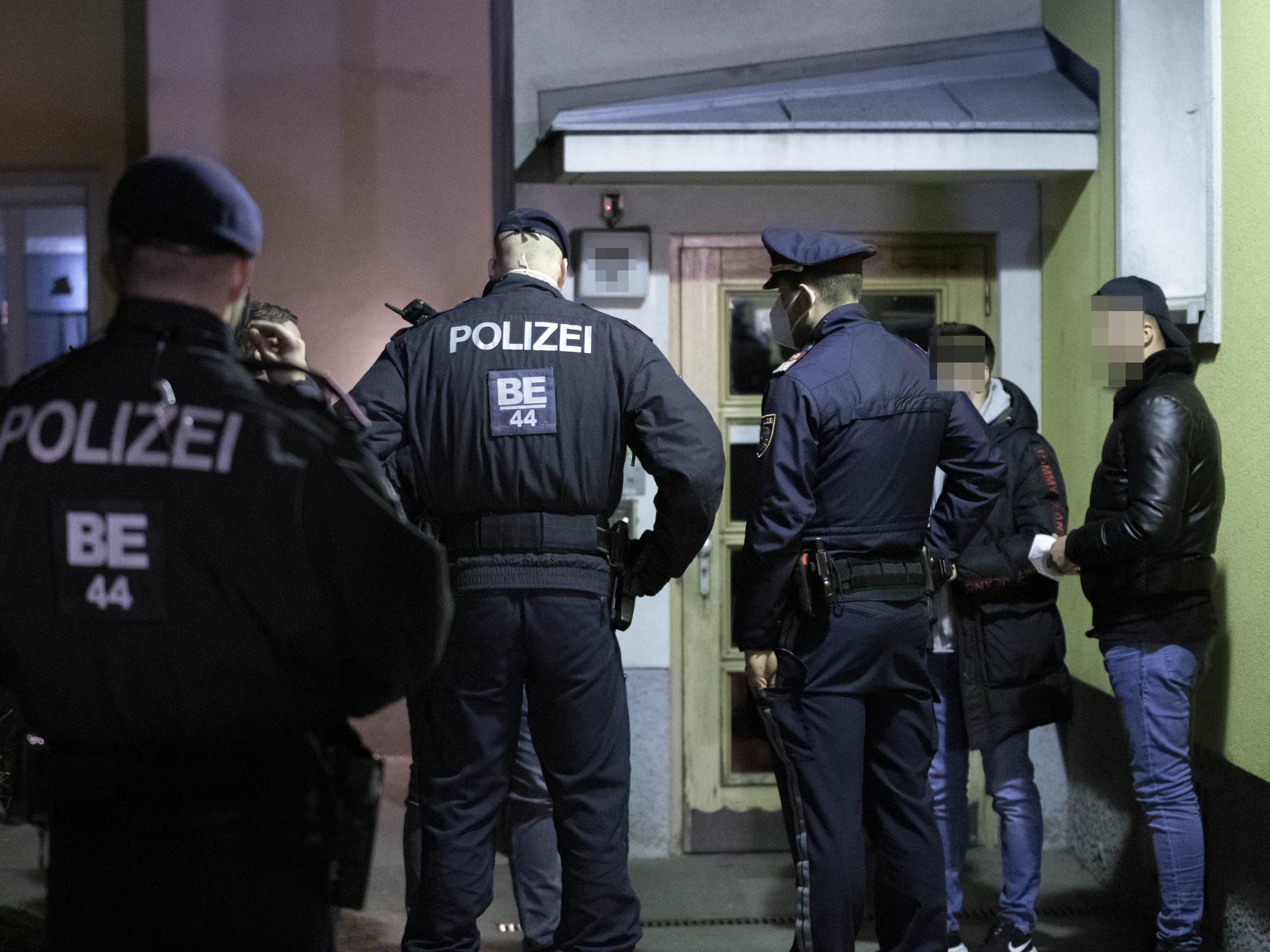 Bluttat in Wien-Favoriten: In einer Wohnung in der Troststraße ist ein Mann am Mittwochabend angeschossen wurden.