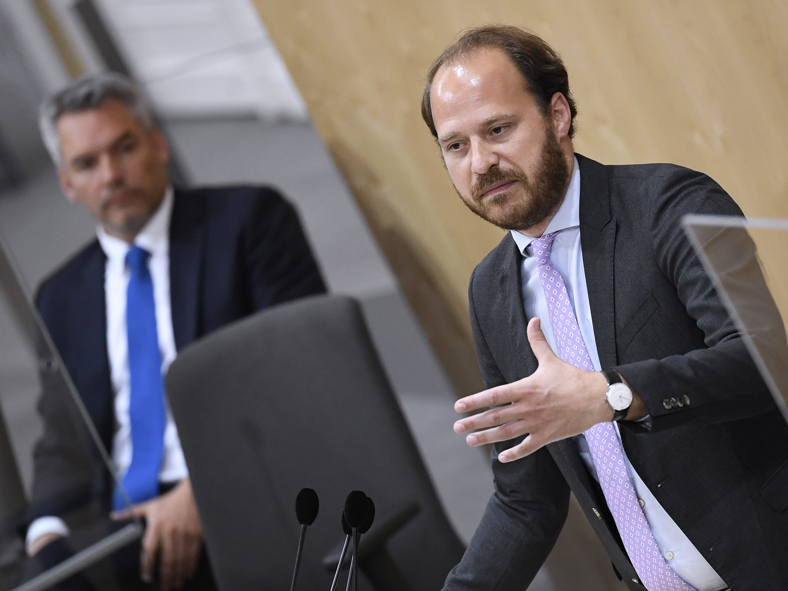 NEOS stellen Anfrage an alle Ministerien. NEOS stellen Anfrage an alle Ministerien.