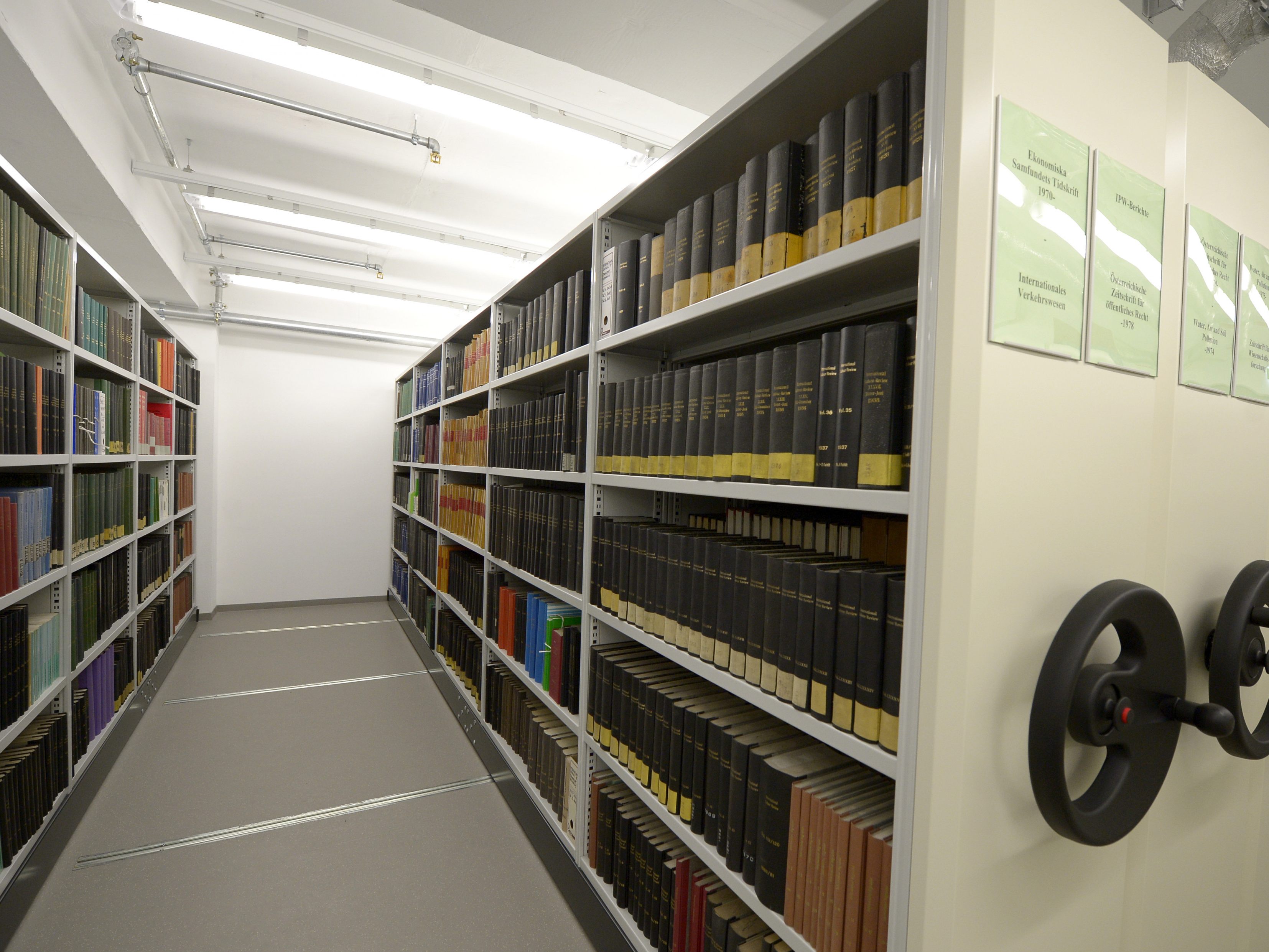 Ein Blick in den Speicher der Bibliothek im neuen Gebäude der Fakultät für Mathematik und Wirtschaftswissenschaften der Univerität Wien in Wien-Alsergrund. Die Wiener Unis erhalten im Herbst 2024 einen neuen Bücherspeicher in Wien-Floridsdorf. Ein Blick in den Speicher der Bibliothek im neuen Gebäude der Fakultät für Mathematik und Wirtschaftswissenschaften der Univerität Wien in Wien-Alsergrund. Die Wiener Unis erhalten im Herbst 2024 einen neuen Bücherspeicher in Wien-Floridsdorf.