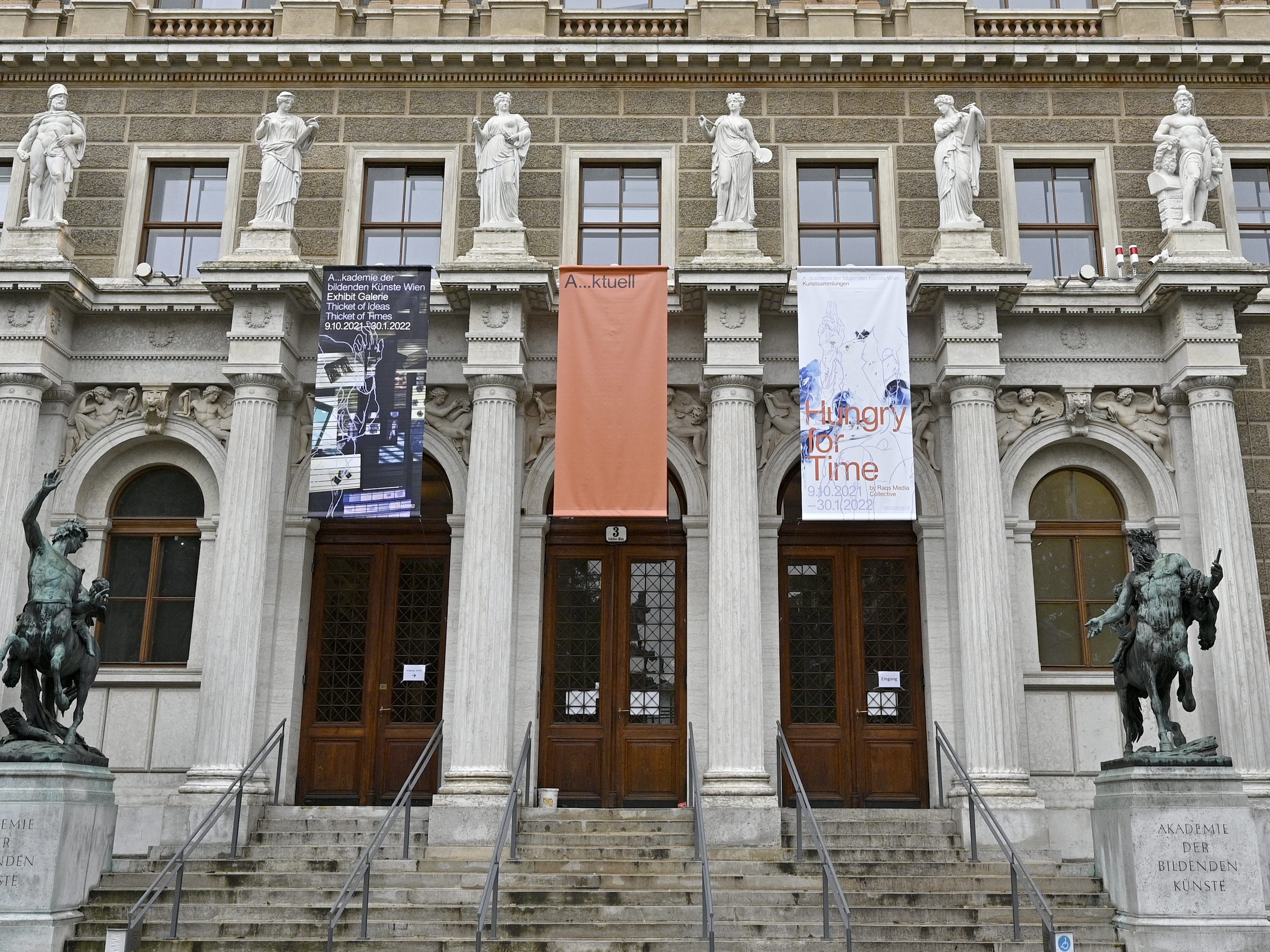 Eine Ausstellung an der Akademie der bildenden Künste sorgte für ÖVP-Kritik - als Reaktion folgte ein Offener Brief diverser Institutionen