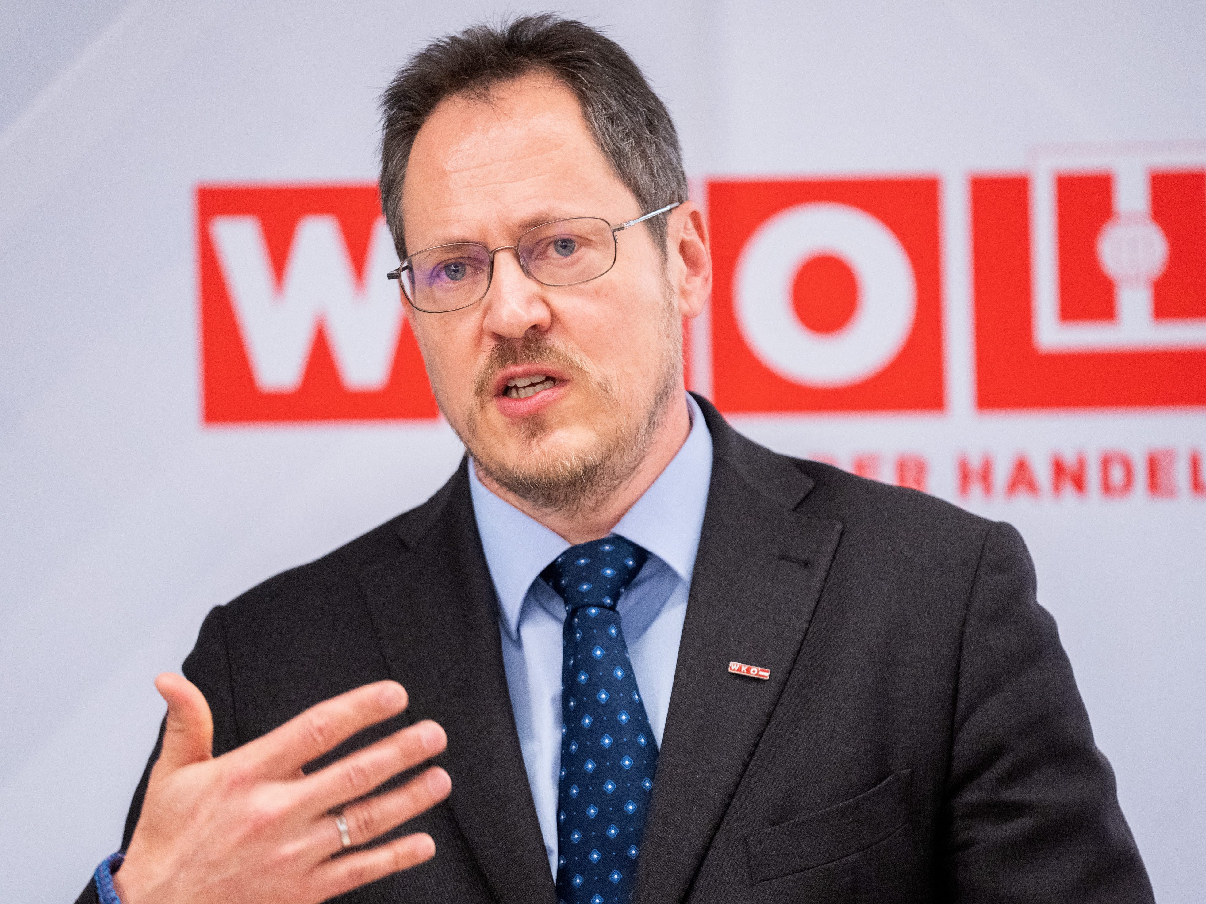 Handelsobmann Trefelik plädiert dafür, mit dem Virus leben zu lernen.