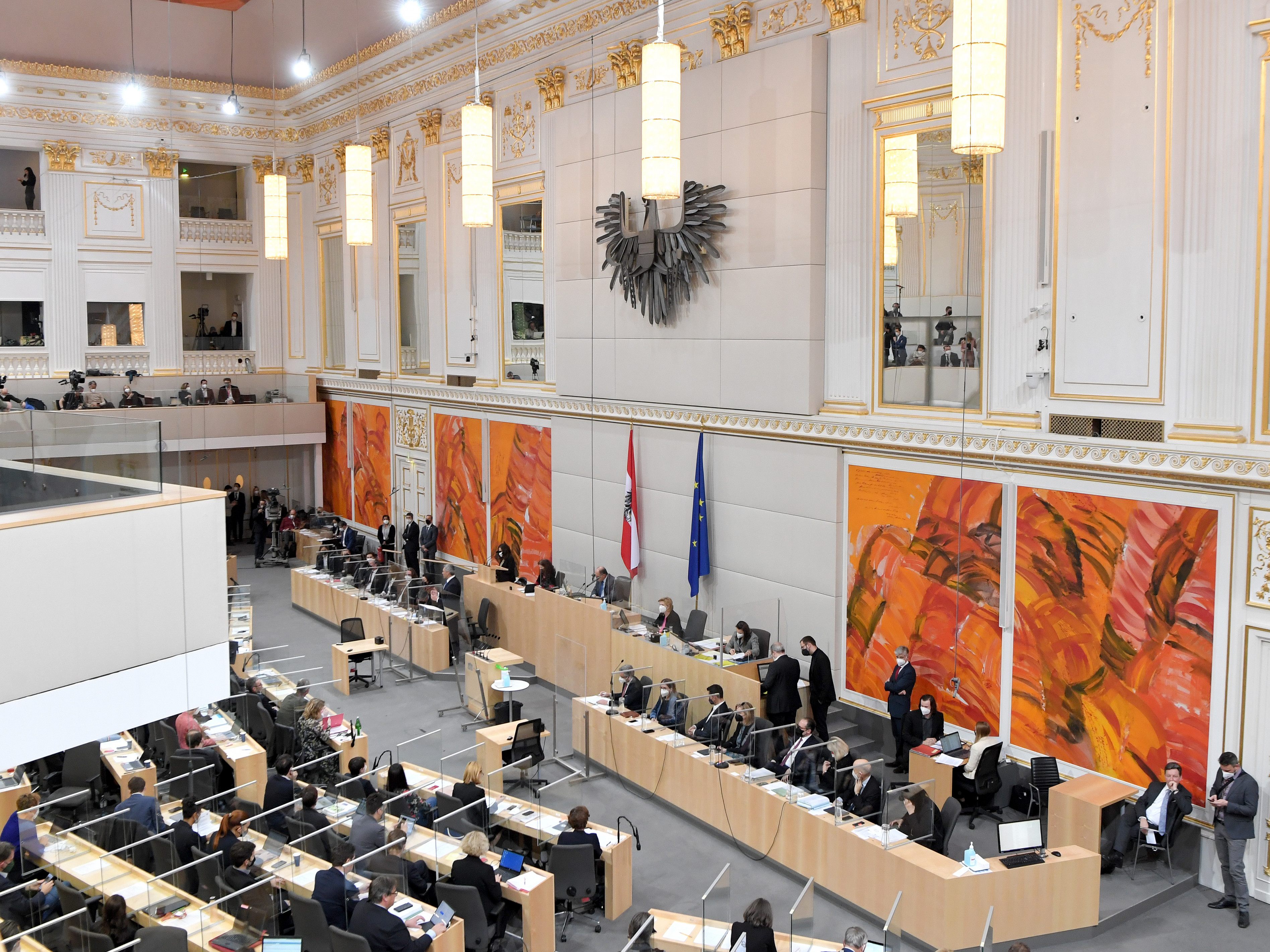 Der Nationalrat debattiert zwei Volksbegehren und die Umweltförderung. Der Nationalrat debattiert zwei Volksbegehren und die Umweltförderung.
