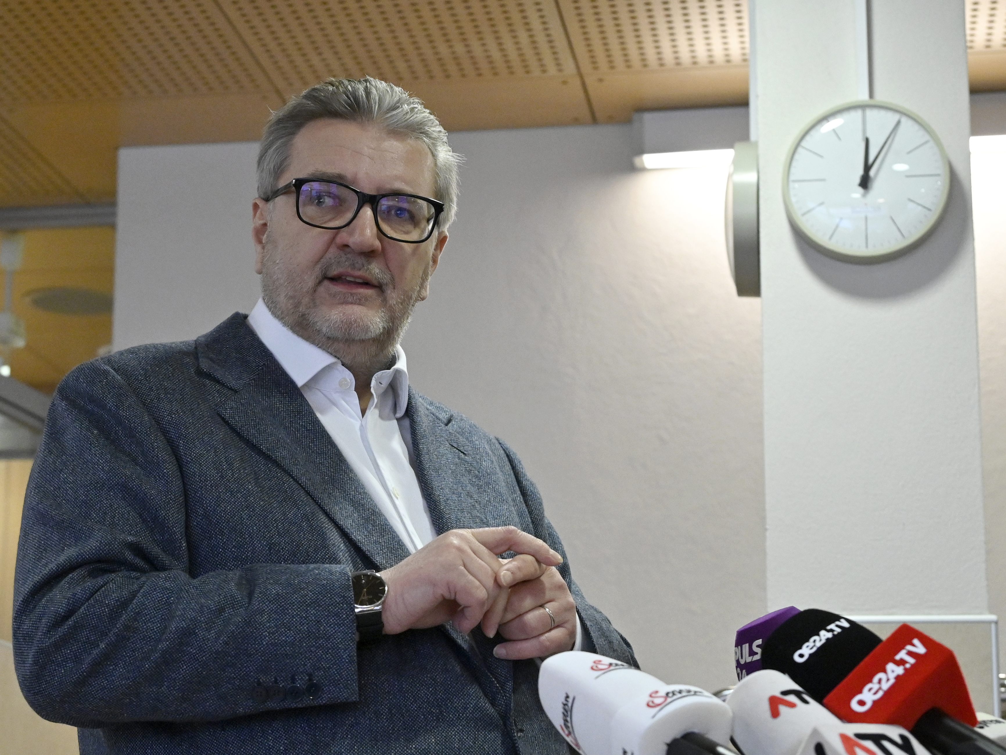 Gesundheitsstadtrat Peter Hacker (SPÖ) appelliert, die Gratistests beizubehalten Gesundheitsstadtrat Peter Hacker (SPÖ) appelliert, die Gratistests beizubehalten