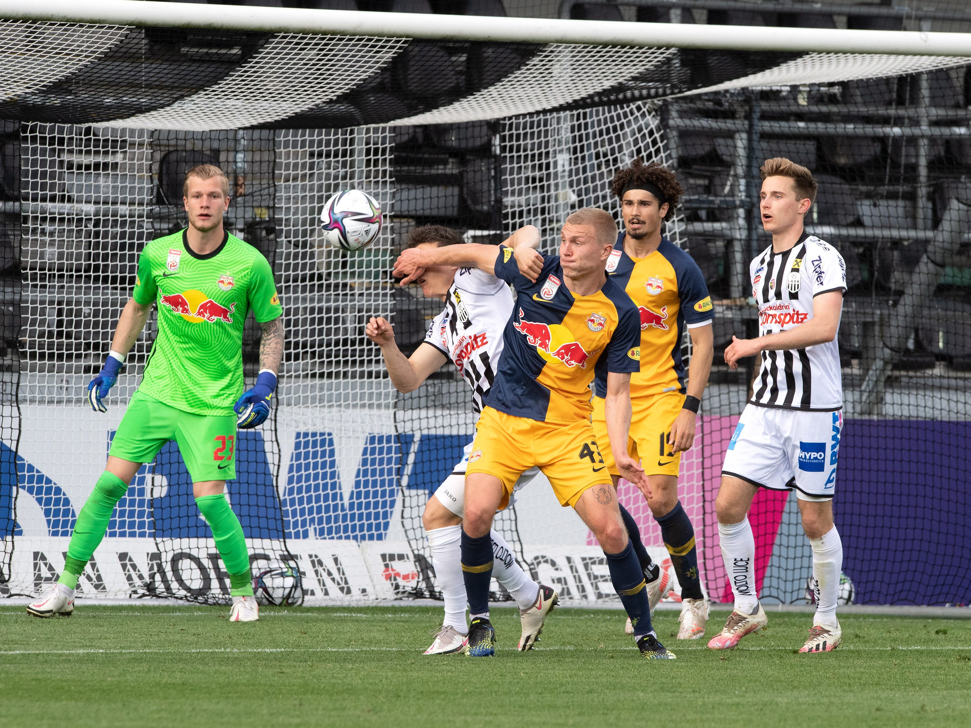 Salzburgs Fußballer bekommen es im ÖFB-Cup mit dem LASK zu tun. Salzburgs Fußballer bekommen es im ÖFB-Cup mit dem LASK zu tun.