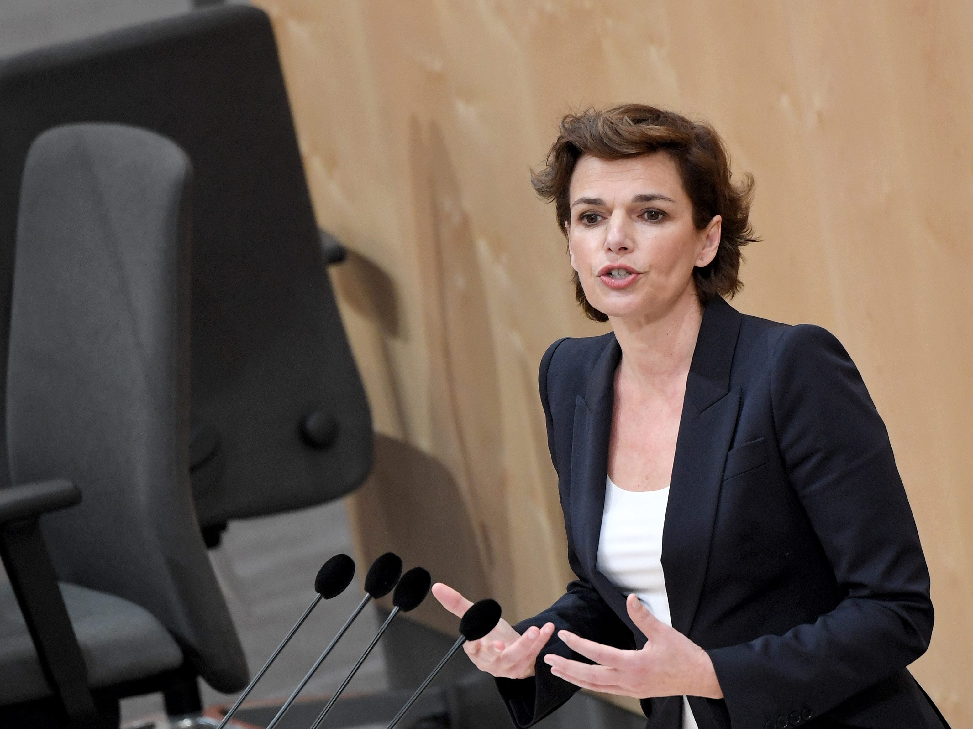 Pamela Rendi-Wagner rechnet mit einer neuen Virusvariante im Sommer. Pamela Rendi-Wagner rechnet mit einer neuen Virusvariante im Sommer.