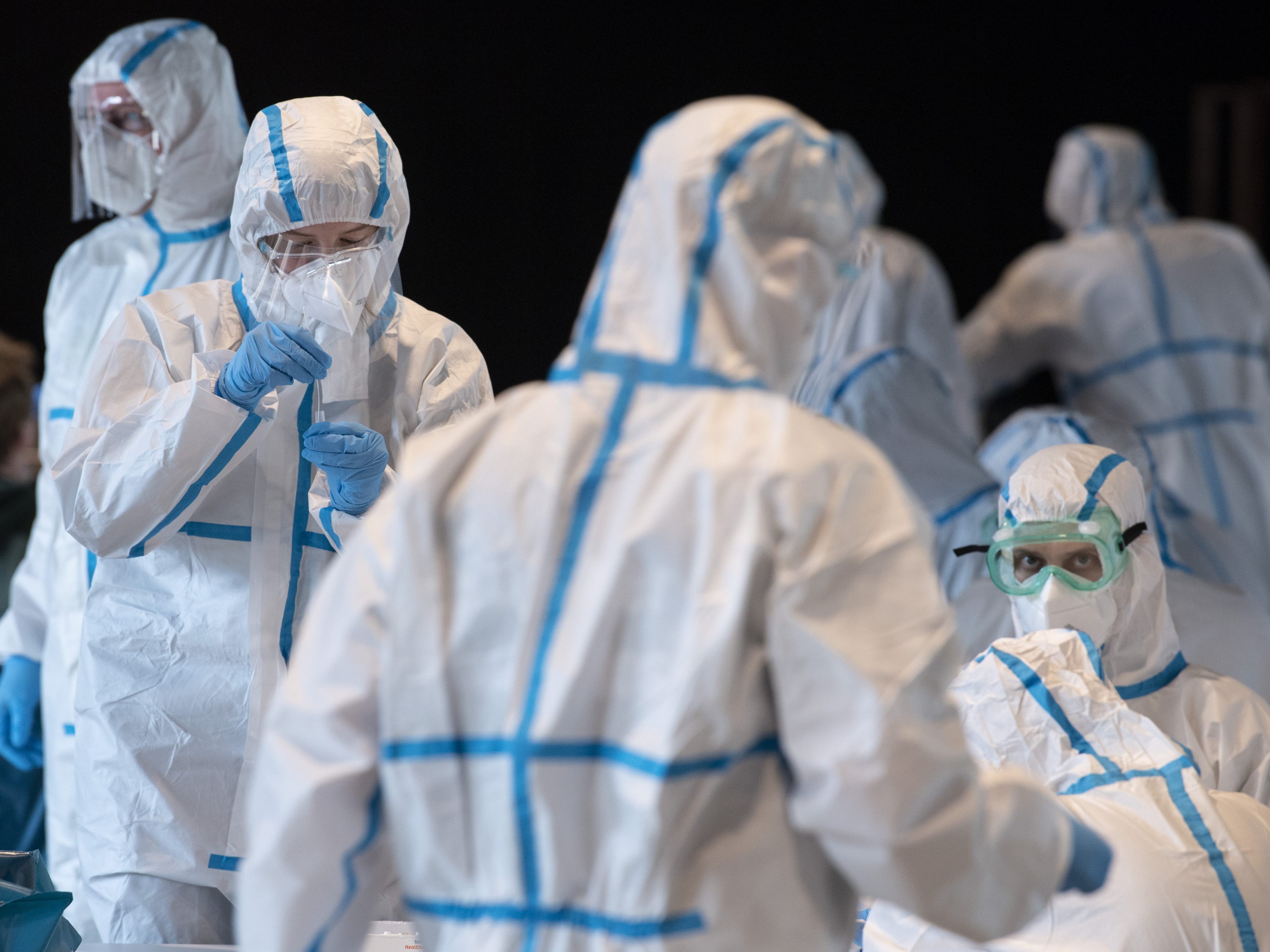 Mitarbeiter im Gesundheitspersonal sind durch Corona besonders belastet.