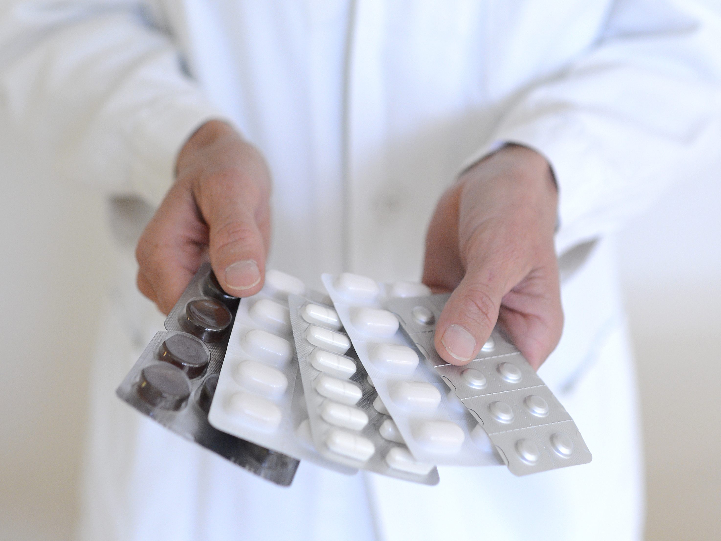 Die Ärztekammer will eine Medikamentenabgabe auch in Ordinationen.