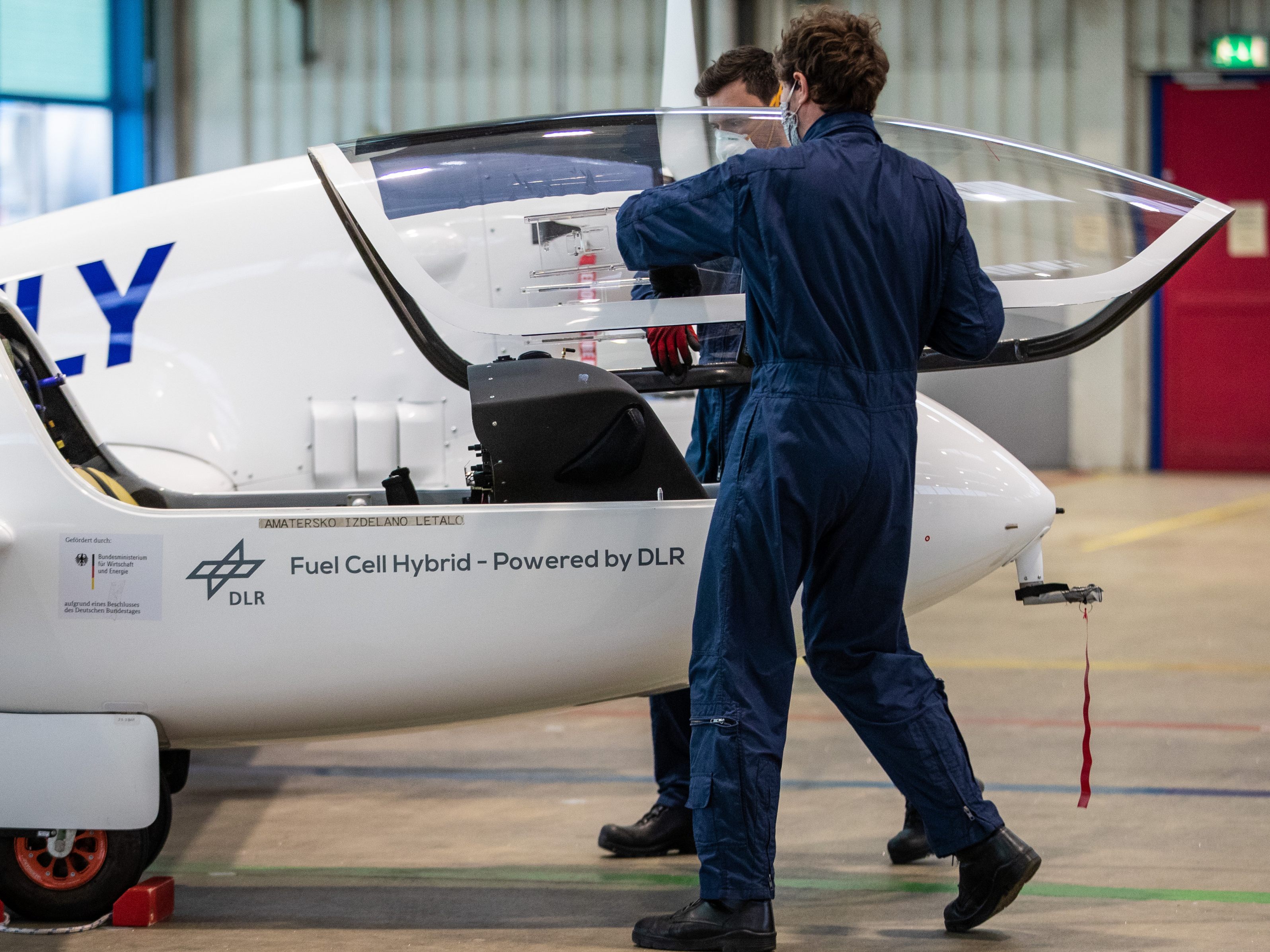 E-Fuels alleine könne laut Experten keine klimagerechte Luftfahrt schaffen. E-Fuels alleine könne laut Experten keine klimagerechte Luftfahrt schaffen.