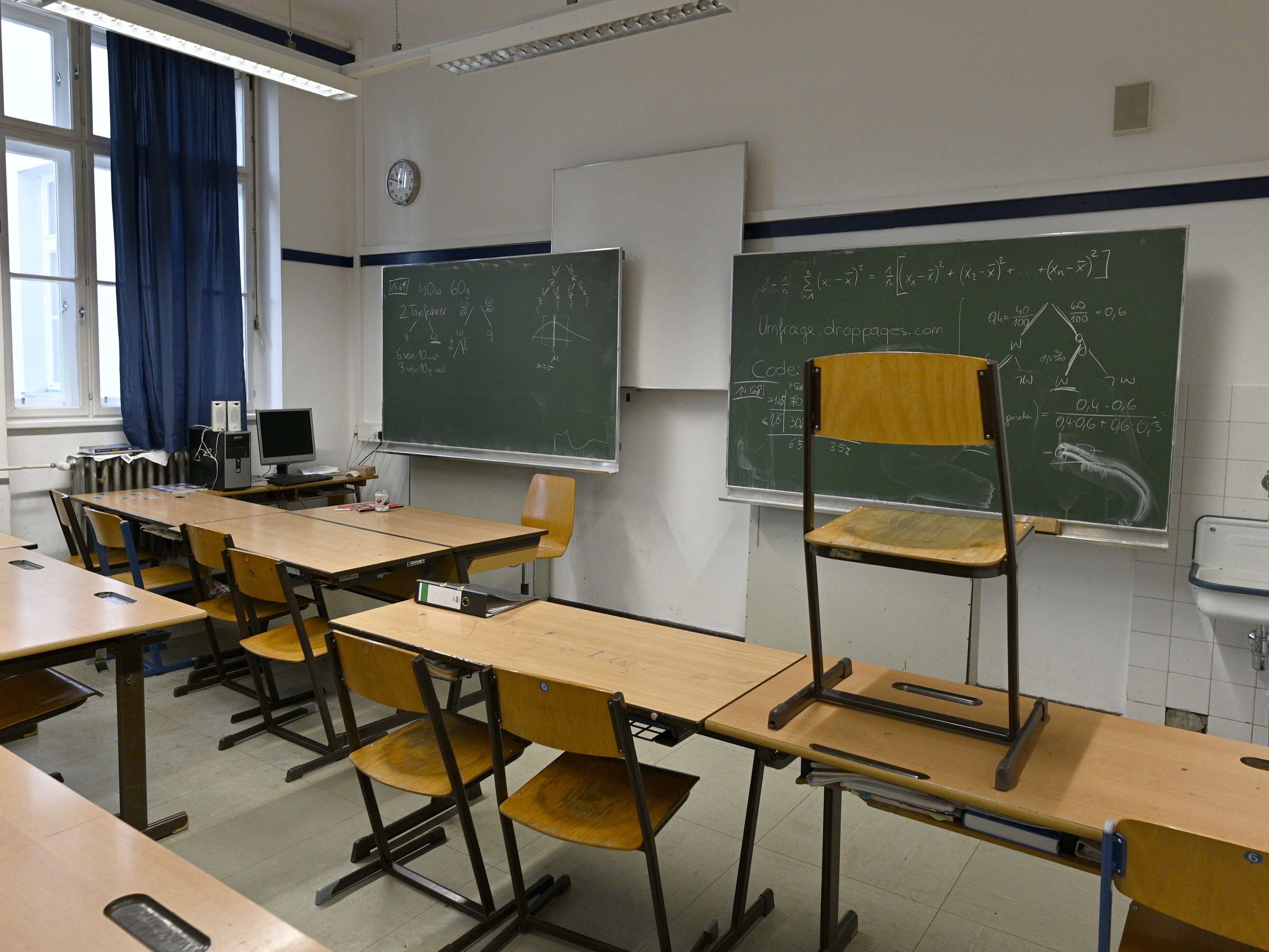 In Österreich gibt es aktuell über 1.000 geschlossene Schulklassen. In Österreich gibt es aktuell über 1.000 geschlossene Schulklassen.