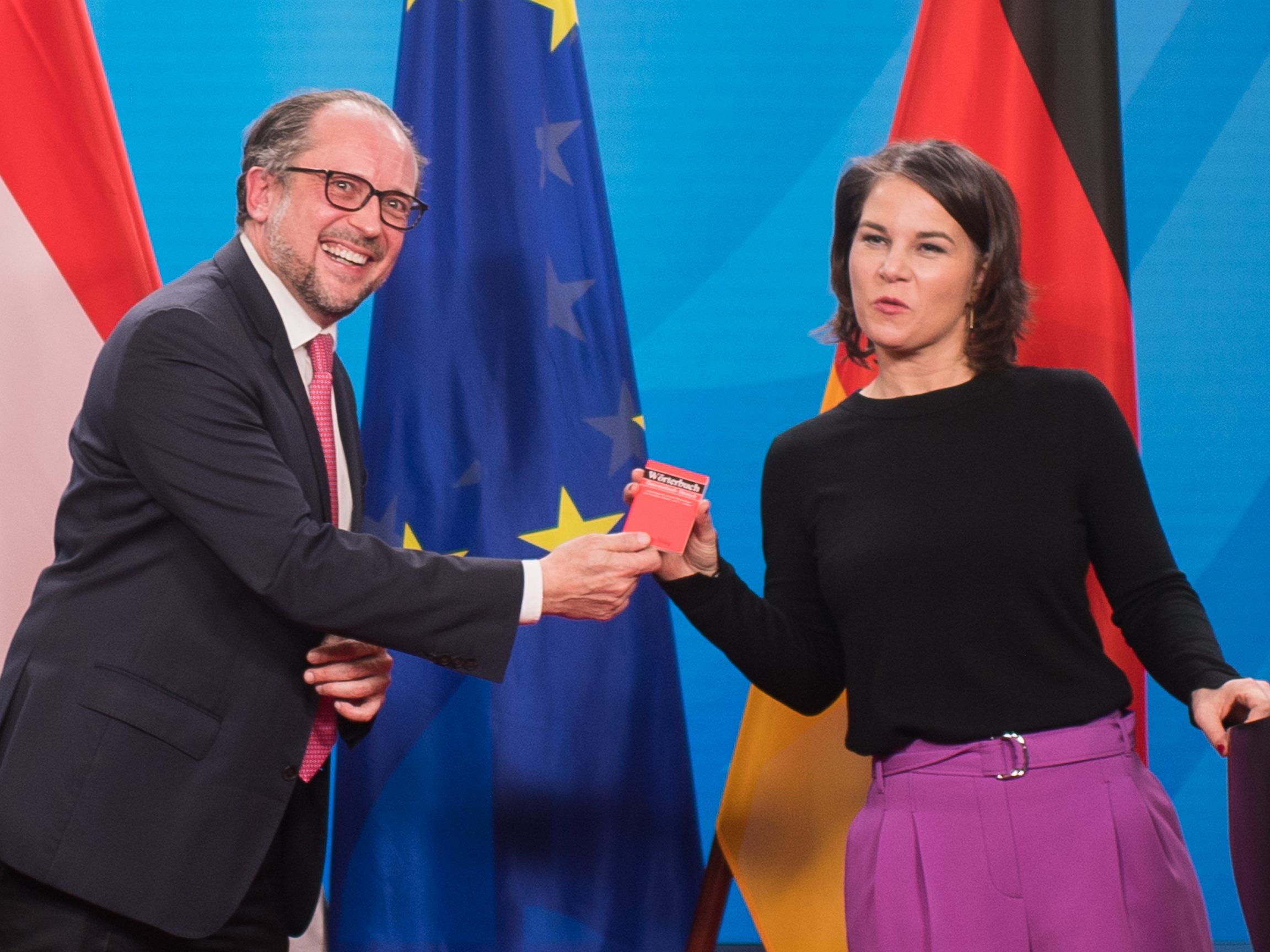 Außenminister Alexander Schallenberg (ÖVP) traf am Mittwoch seine deutsche Amtskollegin Annalena Baerbock (Grüne) in Berlin. Außenminister Alexander Schallenberg (ÖVP) traf am Mittwoch seine deutsche Amtskollegin Annalena Baerbock (Grüne) in Berlin.