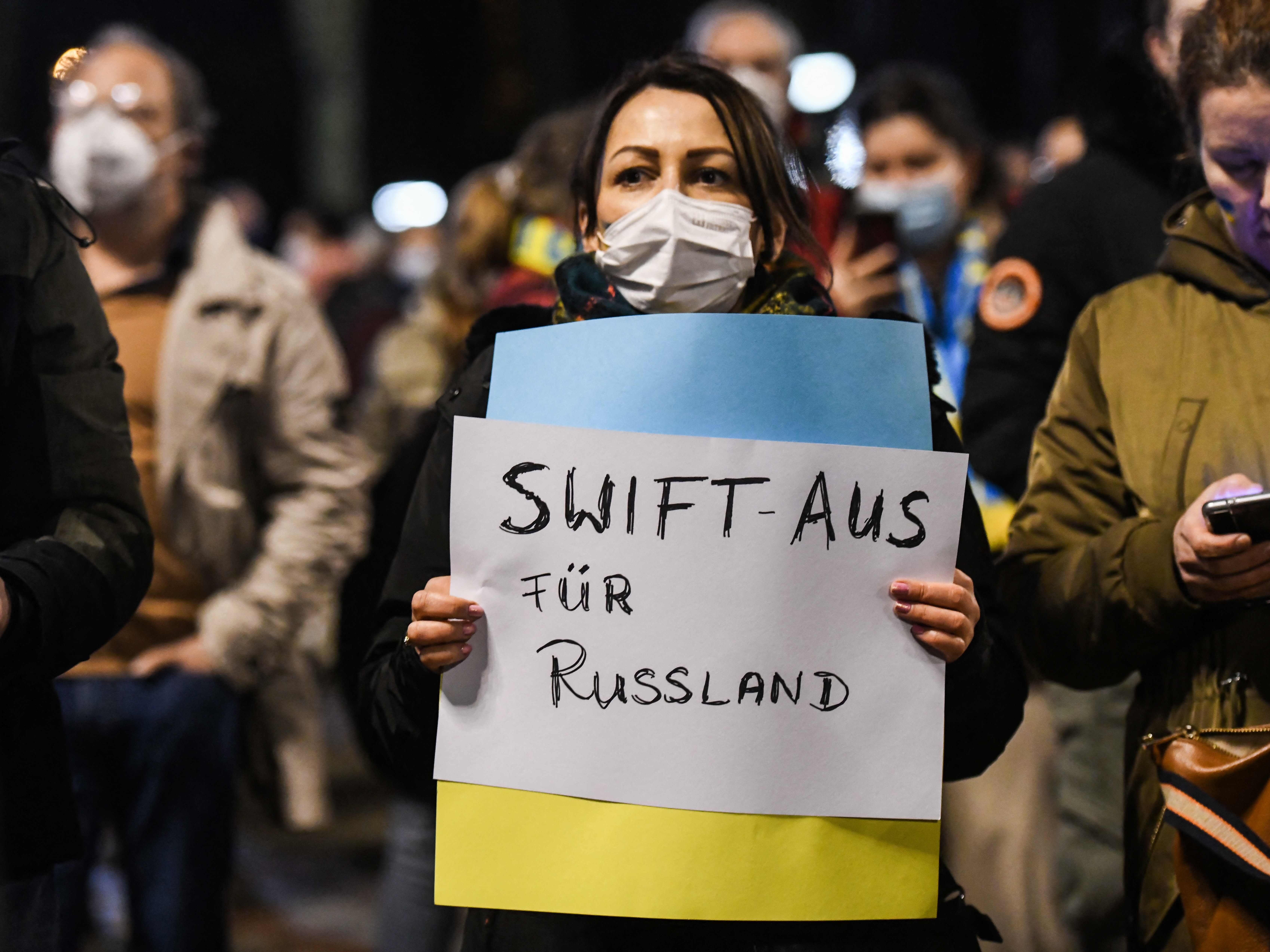 Immer mehr EU-Länder für SWIFT-Ausschluss Russlands. Immer mehr EU-Länder für SWIFT-Ausschluss Russlands.