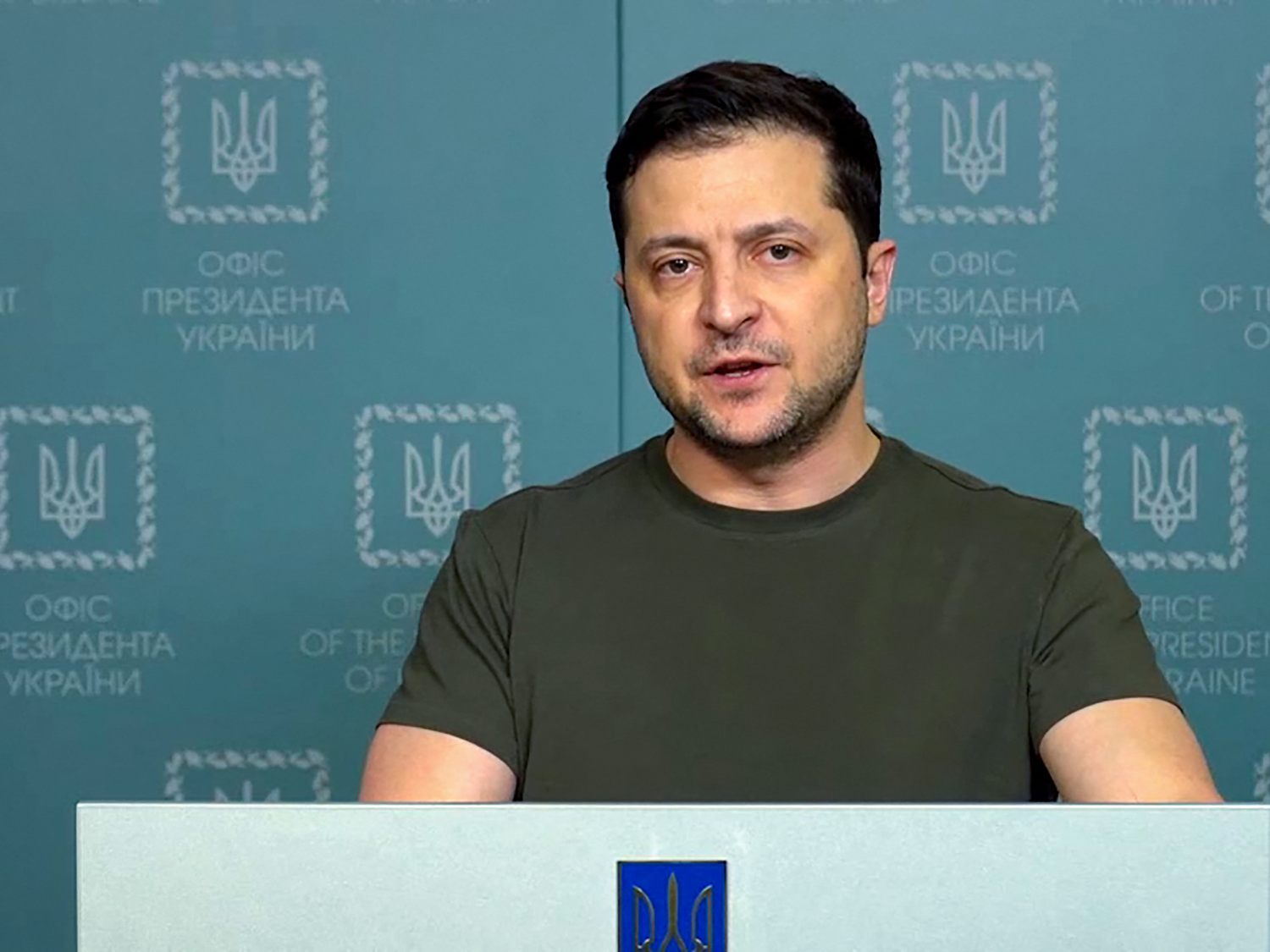 Der ukrainische Präsident Selenskyj meldete sich am 4. Tag des Ukraine-Krieges via Video zu Wort. Der ukrainische Präsident Selenskyj meldete sich am 4. Tag des Ukraine-Krieges via Video zu Wort.