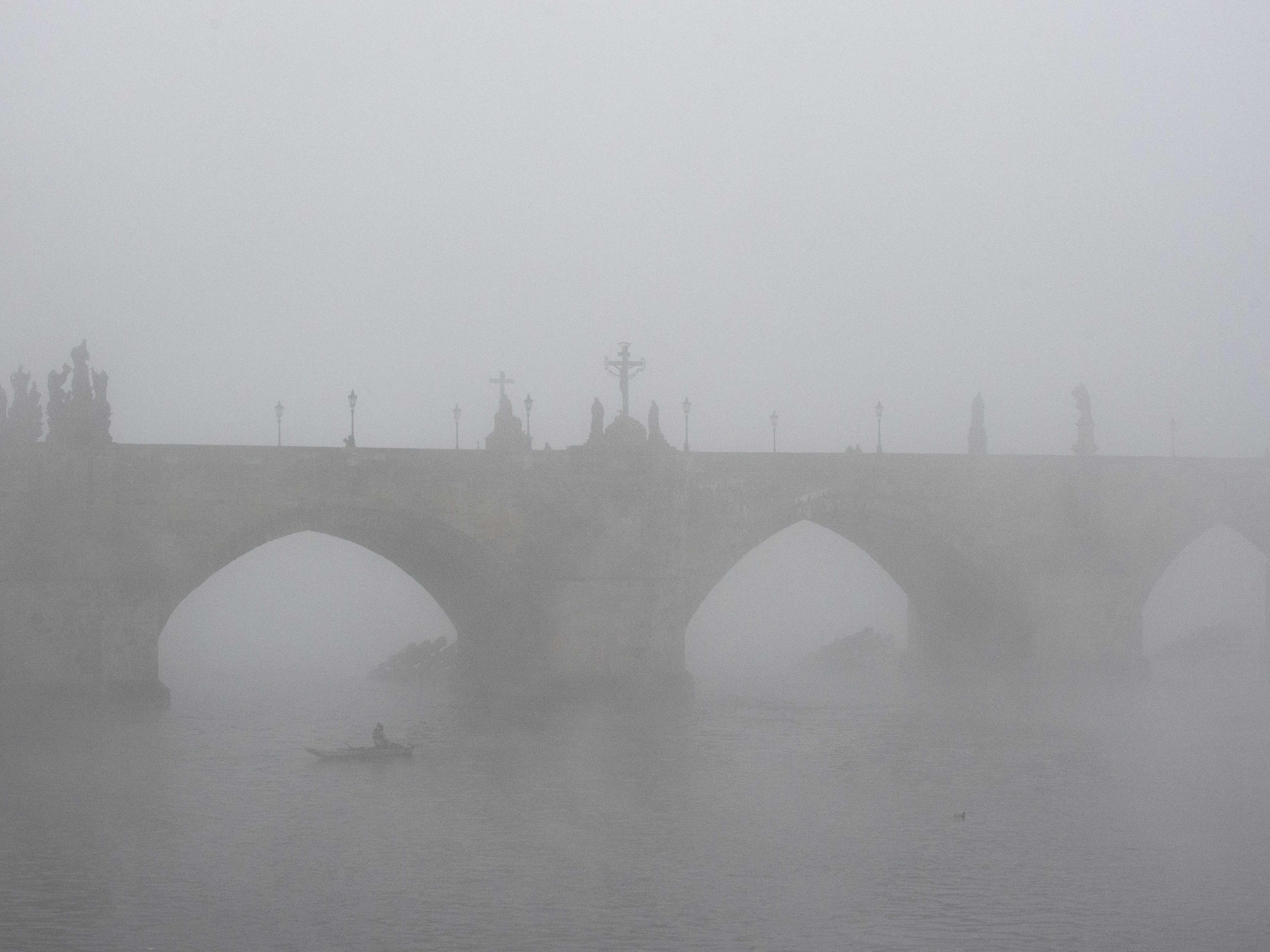 In Tschechien wird über die Verlängerung eines Corona-Gesetzes beraten. Im Bild: Die Prager Karlsbrücke.
