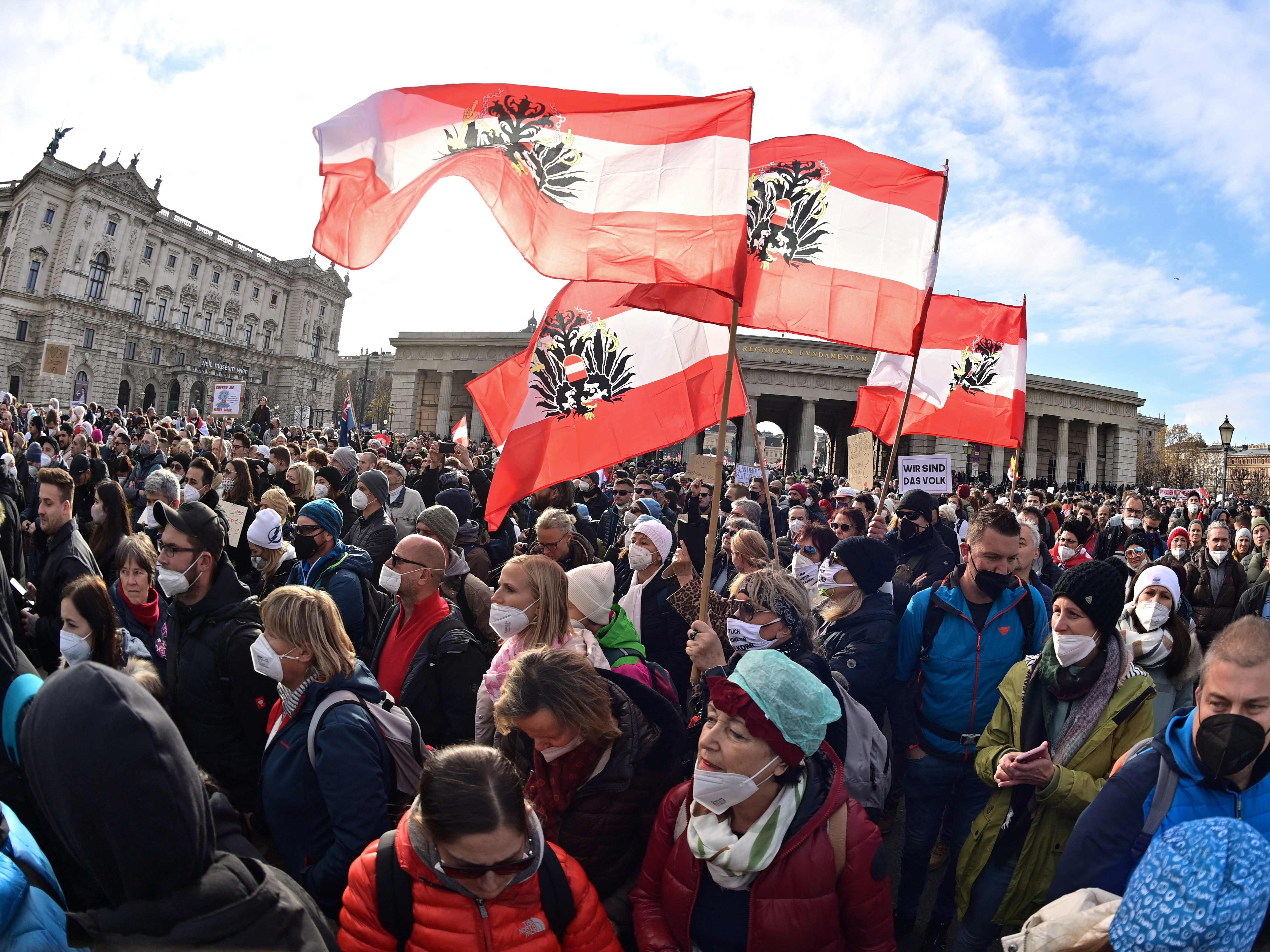 31 Prozent der Österreicher sind der Meinung, dass wir als Gesellschaft während der Pandemie versagt haben. 31 Prozent der Österreicher sind der Meinung, dass wir als Gesellschaft während der Pandemie versagt haben.