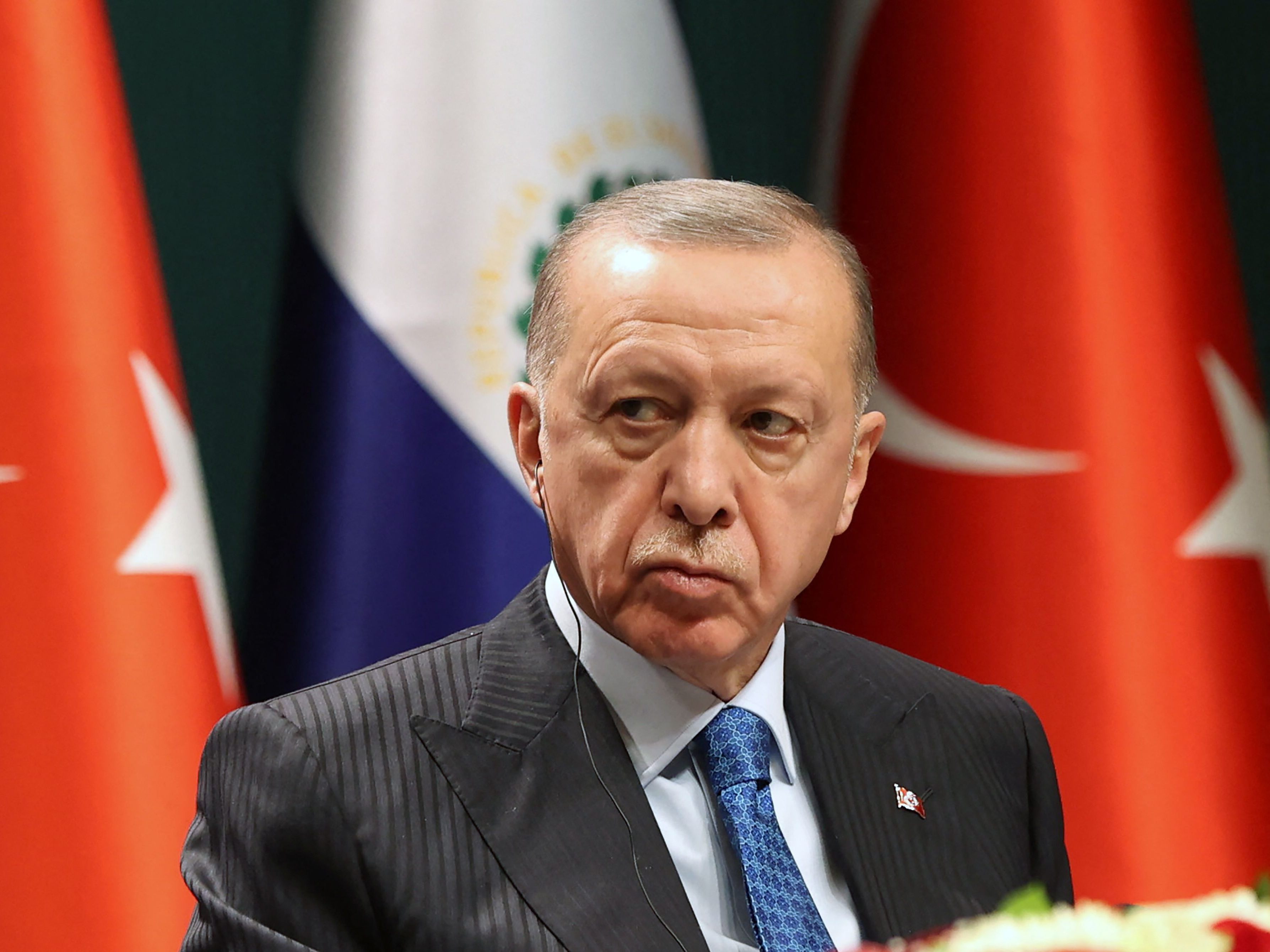 Erdogan und seine Frau wollen die leichte Corona-Infektion zuhause auskurieren.