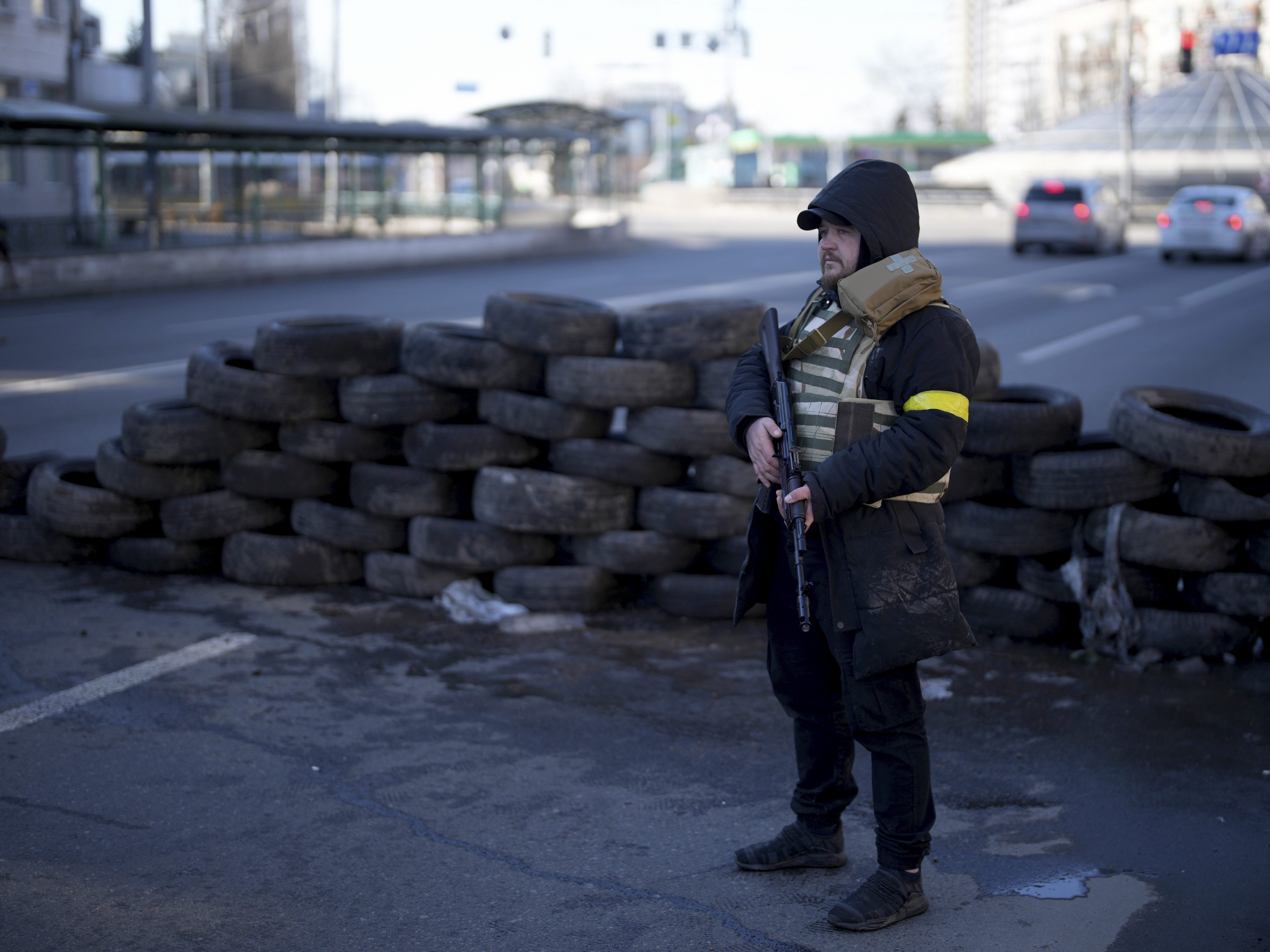 Ukrainische Armee bittet Bürger: "Stoppt Russen mit allen Mitteln!". Ukrainische Armee bittet Bürger: "Stoppt Russen mit allen Mitteln!".