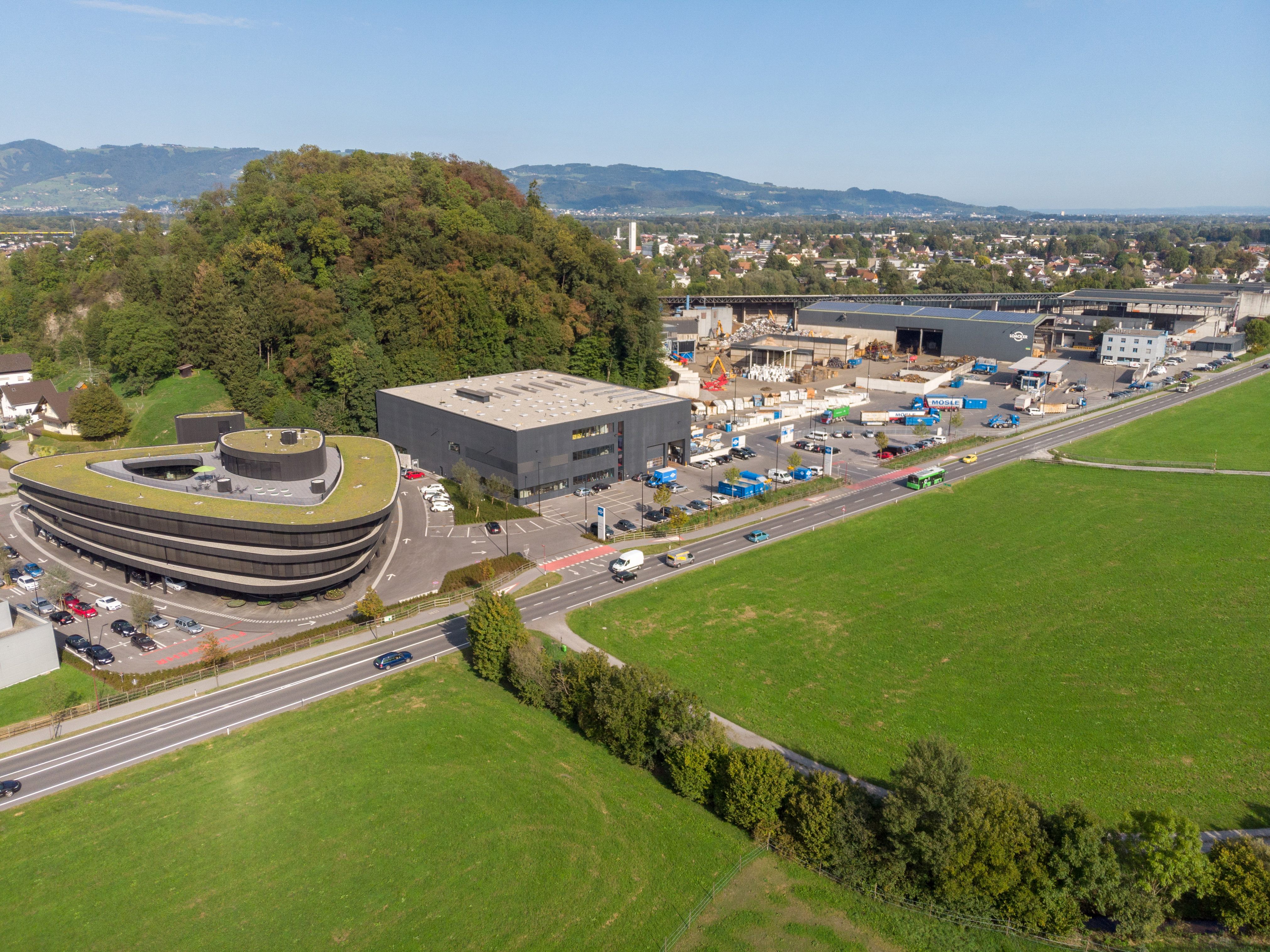 Mit erstmals mehr als einer Milliarde Umsatz 2021 reiht sich Loacker Recycling unter den größten Unternehmen in Vorarlberg ganz vorne mit ein.