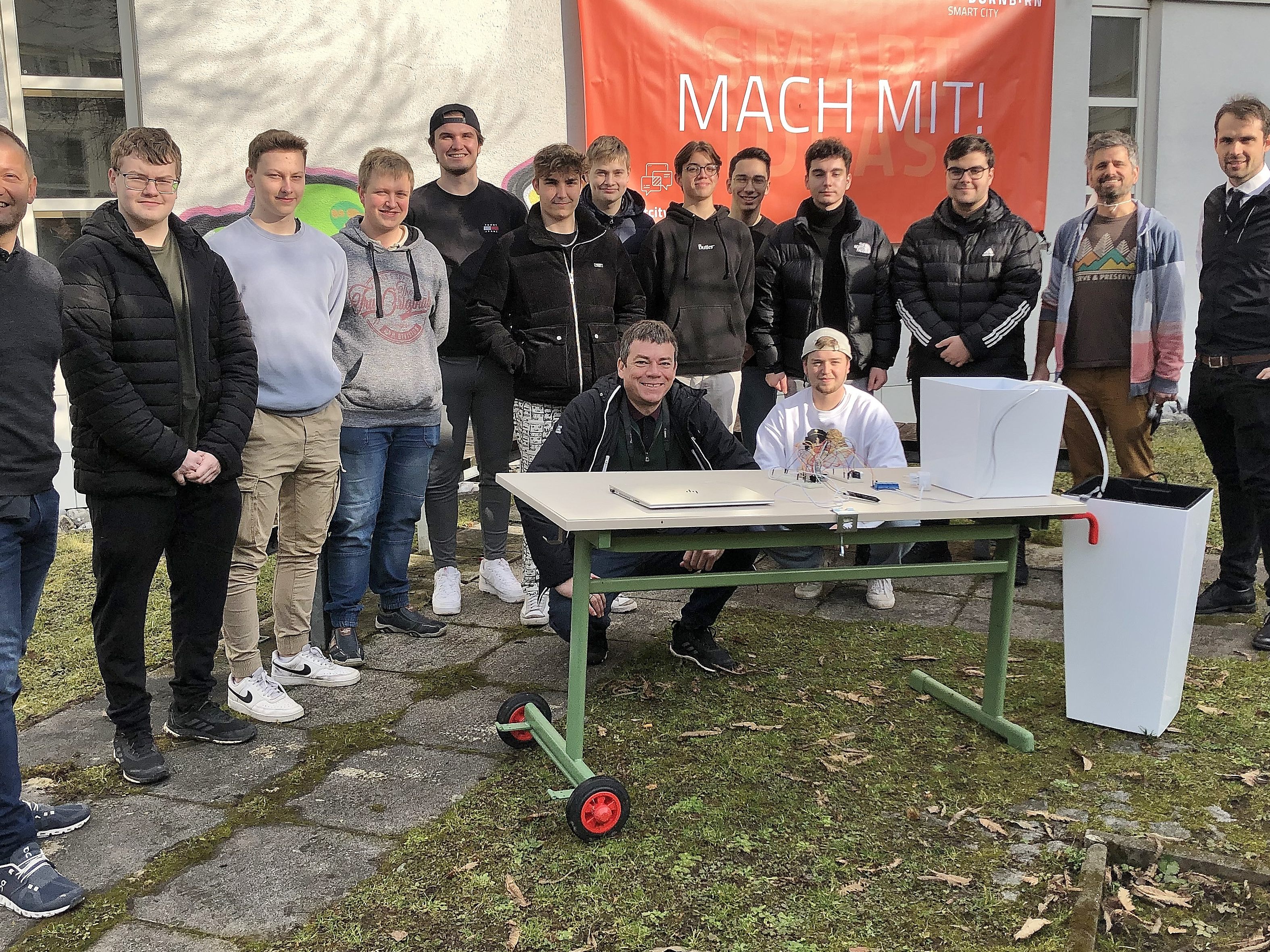 Die HTL Dornbirn tüftelt bereits an Ideen, um auch dieses Jahr die Jury vom Smart City-Wettbewerb zu überzeugen. Die HTL Dornbirn tüftelt bereits an Ideen, um auch dieses Jahr die Jury vom Smart City-Wettbewerb zu überzeugen.