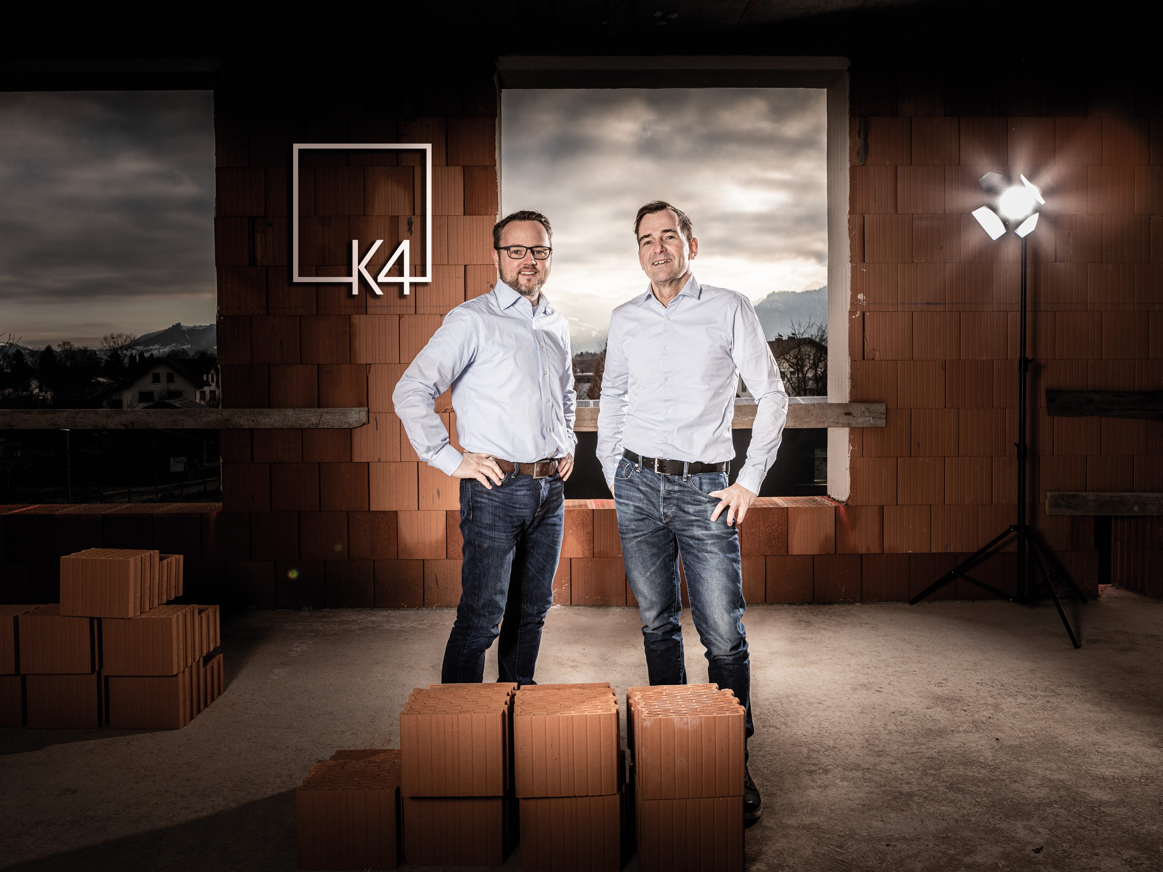 Neu in der Geschäftsführung der Vorarlberger Full-Service-Agentur Kapitel4: Thomas Rasser (links) und Michael Schlebes (rechts) im Rohbau des neuen Agenturgebäudes in Lustenau. Neu in der Geschäftsführung der Vorarlberger Full-Service-Agentur Kapitel4: Thomas Rasser (links) und Michael Schlebes (rechts) im Rohbau des neuen Agenturgebäudes in Lustenau.