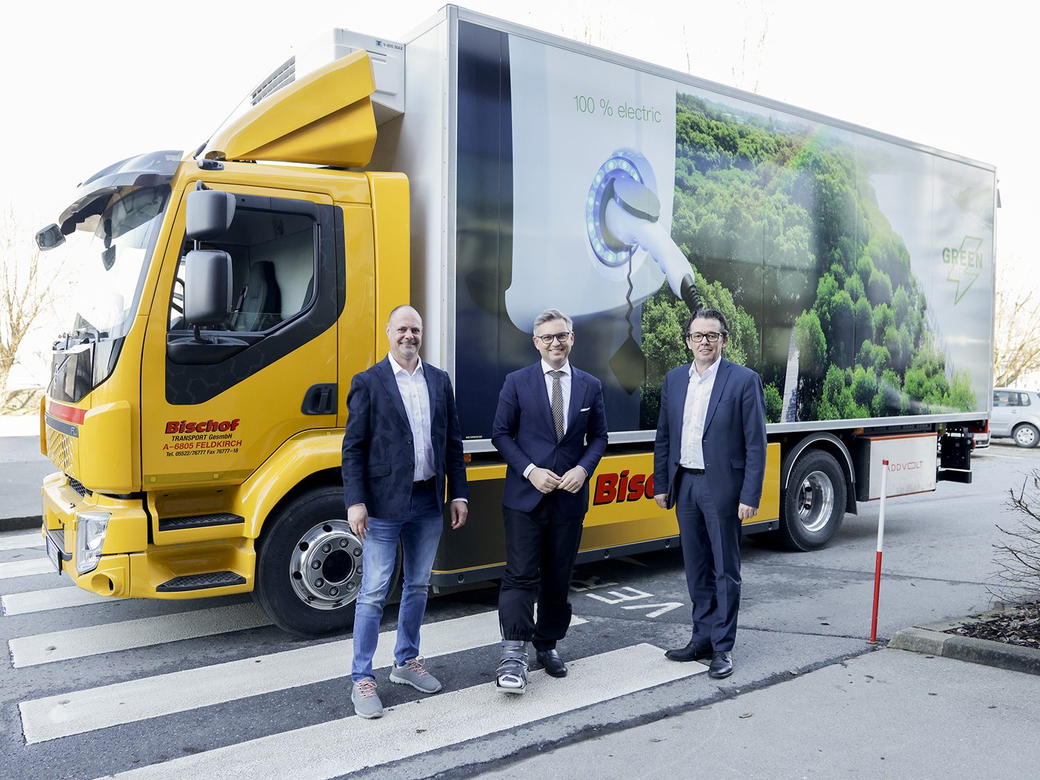 Spartenobmann Michael Zimmermann, Finanzminister Magnus Brunner und WKV-Präsident Hans Peter Metzler.