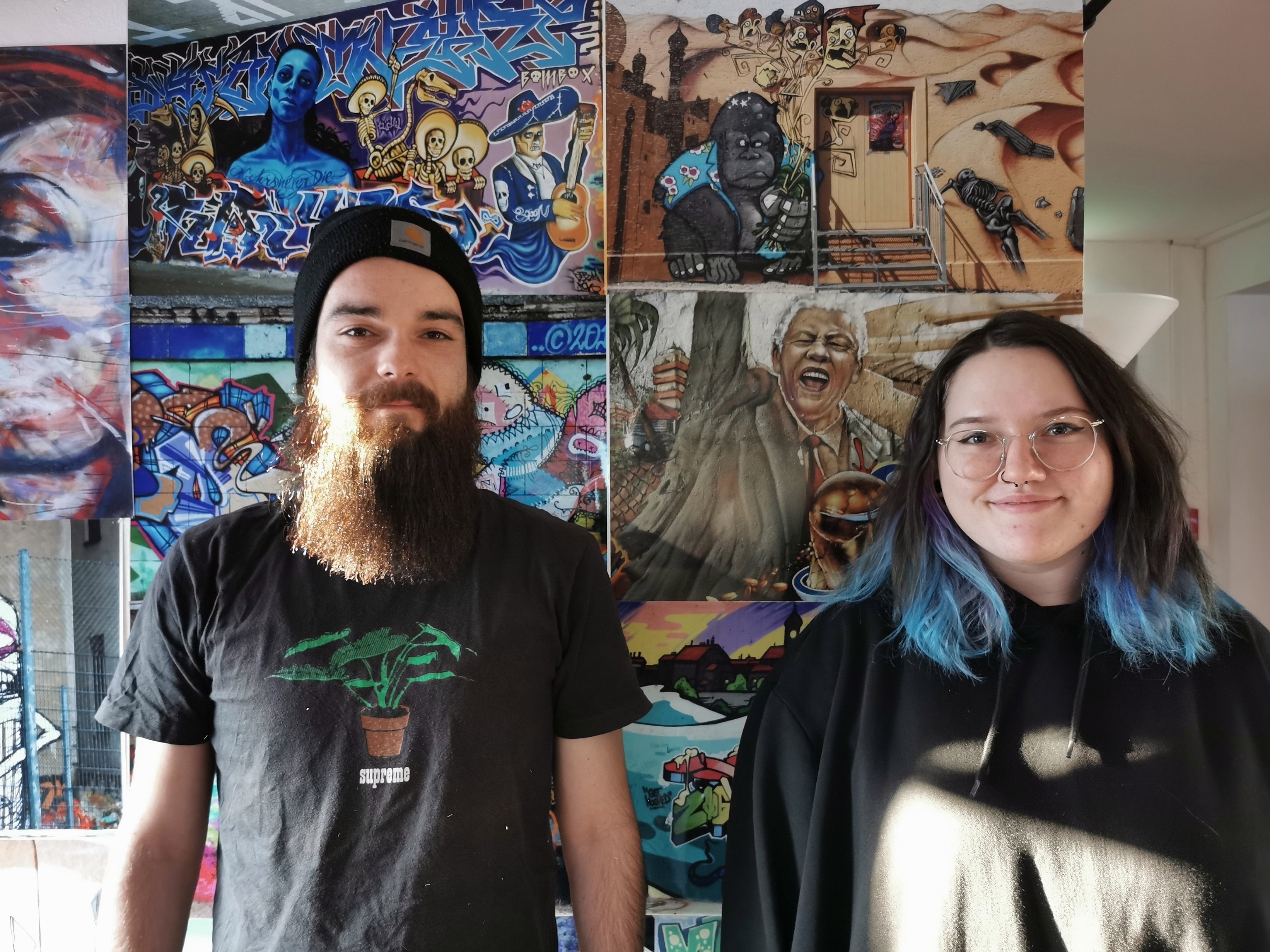 Sam wurde zum fixen OJAD-Mitarbeiter, Marie macht hier ihr Freiwilliges Soziales Jahr. Sam wurde zum fixen OJAD-Mitarbeiter, Marie macht hier ihr Freiwilliges Soziales Jahr.